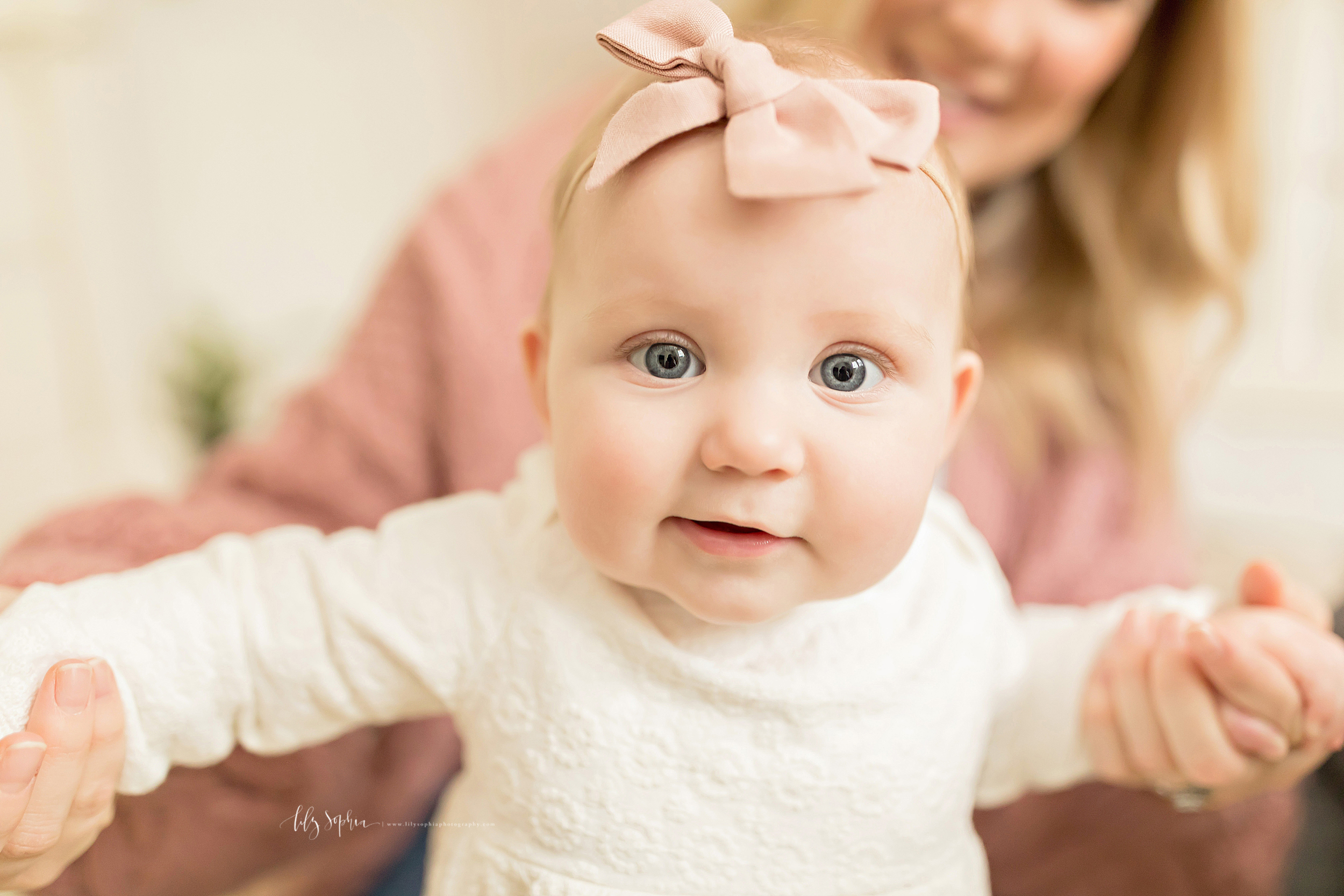atlanta-midtown-brookhaven-ashford-dunwoody-virginia-highlands-roswell-decatur-lily-sophia-photography-in-home-six-month-milestone-family-lifestyle-session-sandy-springs_0666.jpg