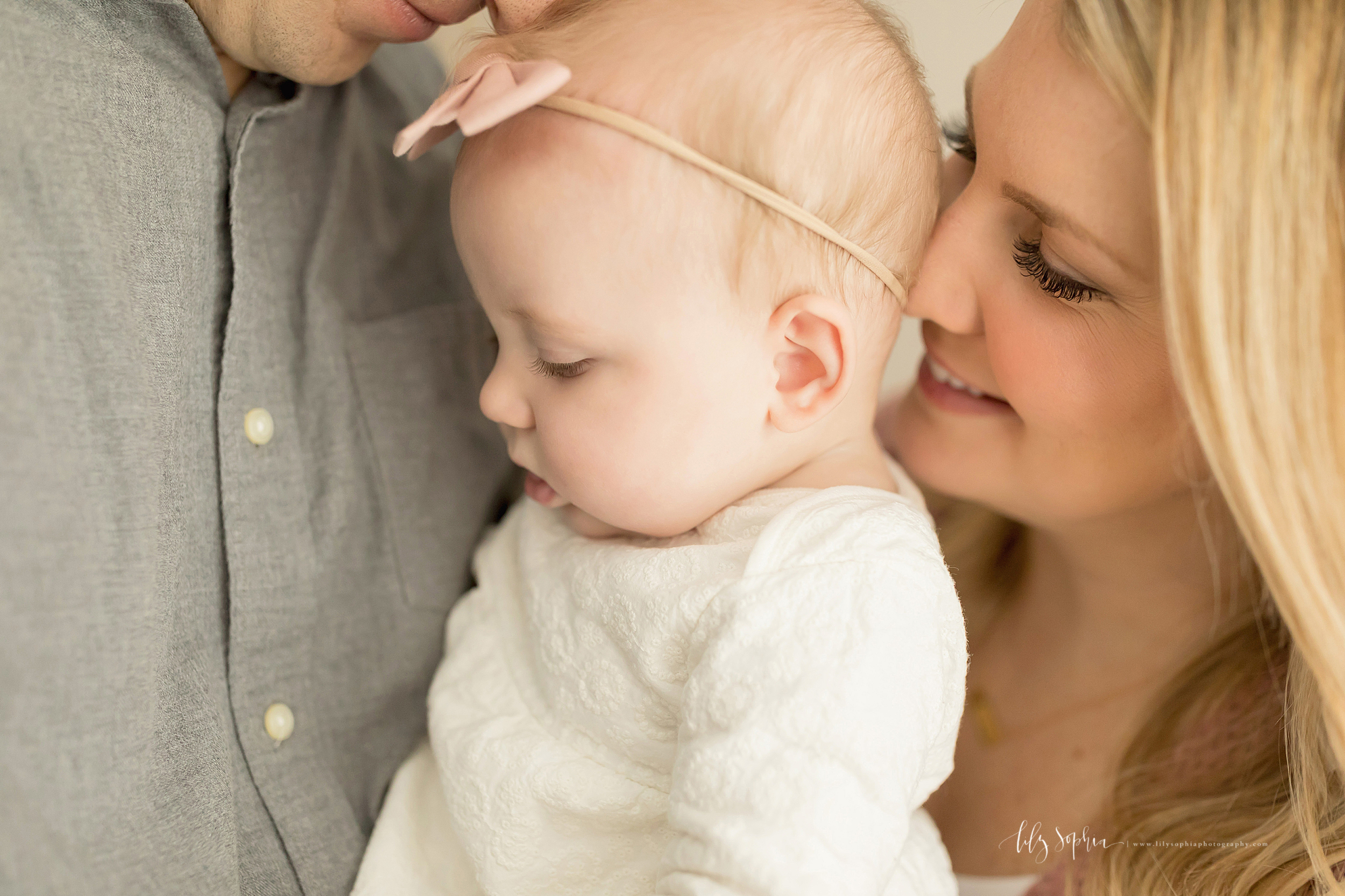 atlanta-midtown-brookhaven-ashford-dunwoody-virginia-highlands-roswell-decatur-lily-sophia-photography-in-home-six-month-milestone-family-lifestyle-session-sandy-springs_0672.jpg