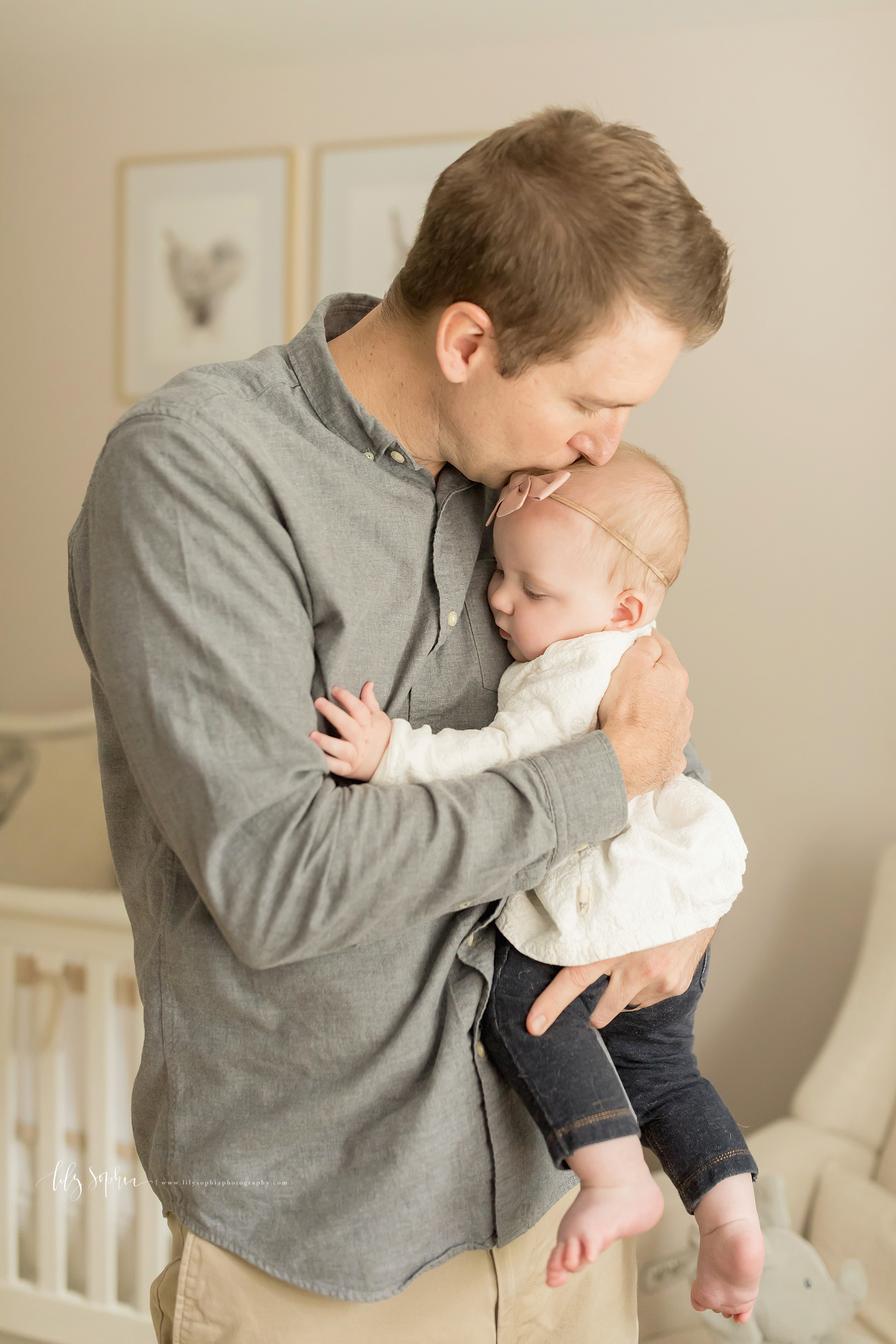 atlanta-midtown-brookhaven-ashford-dunwoody-virginia-highlands-roswell-decatur-lily-sophia-photography-in-home-six-month-milestone-family-lifestyle-session-sandy-springs_0671.jpg