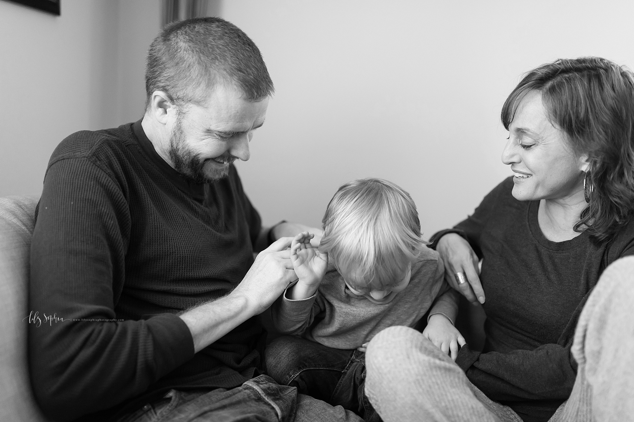 atlanta-adair-park-west-end-sandy-springs-buckhead-virginia-highlands-west-end-decatur-lily-sophia-photography-toddler-boy-family-in-home-lifestyle-session-photos_1190.jpg