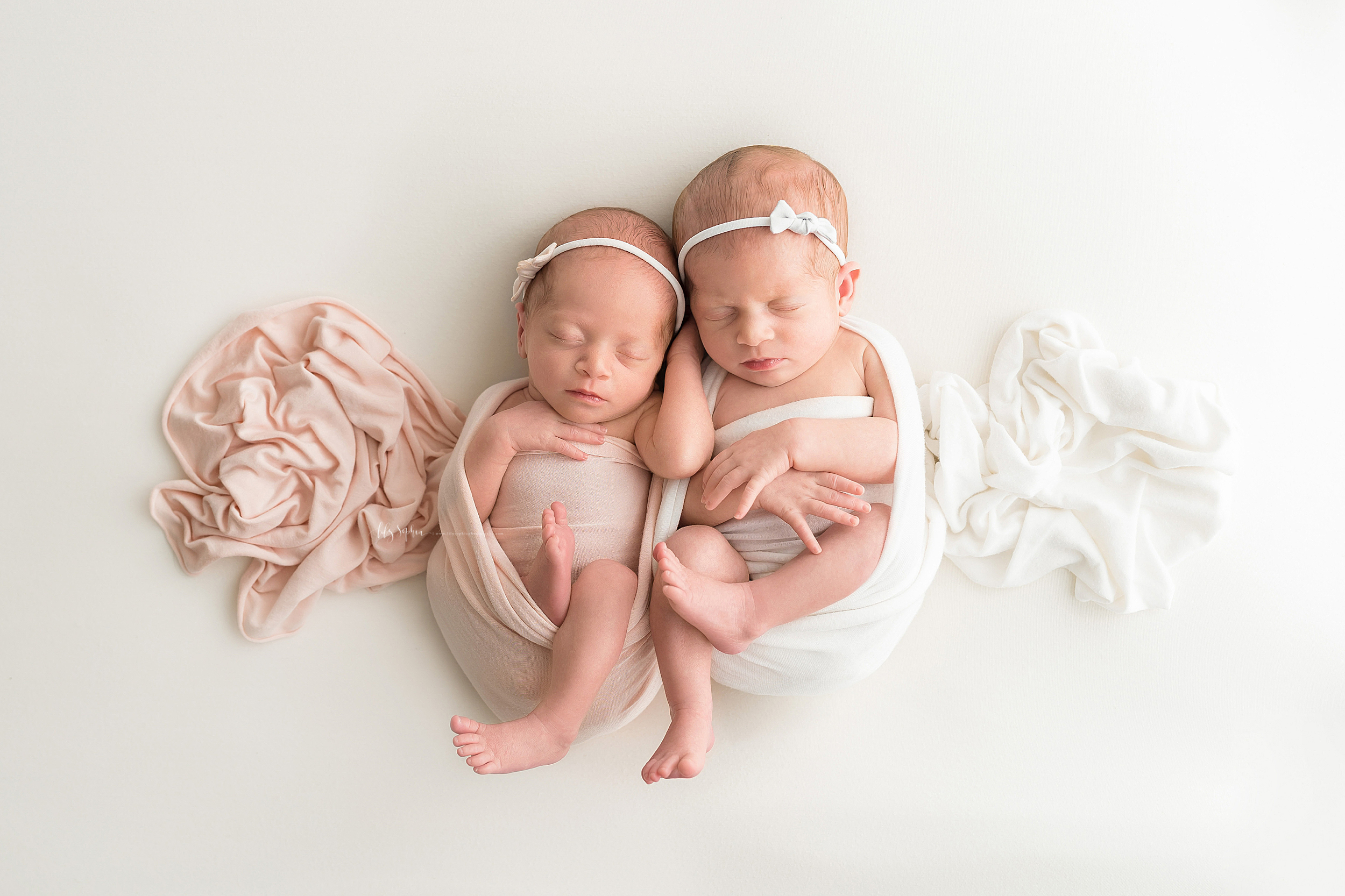 atlanta-decatur-candler-park-sandy-springs-buckhead-virginia-highlands-west-end-decatur-lily-sophia-photography-identical-twin-baby-newborn-girls-toddler-big-brother-family-photos_2045.jpg