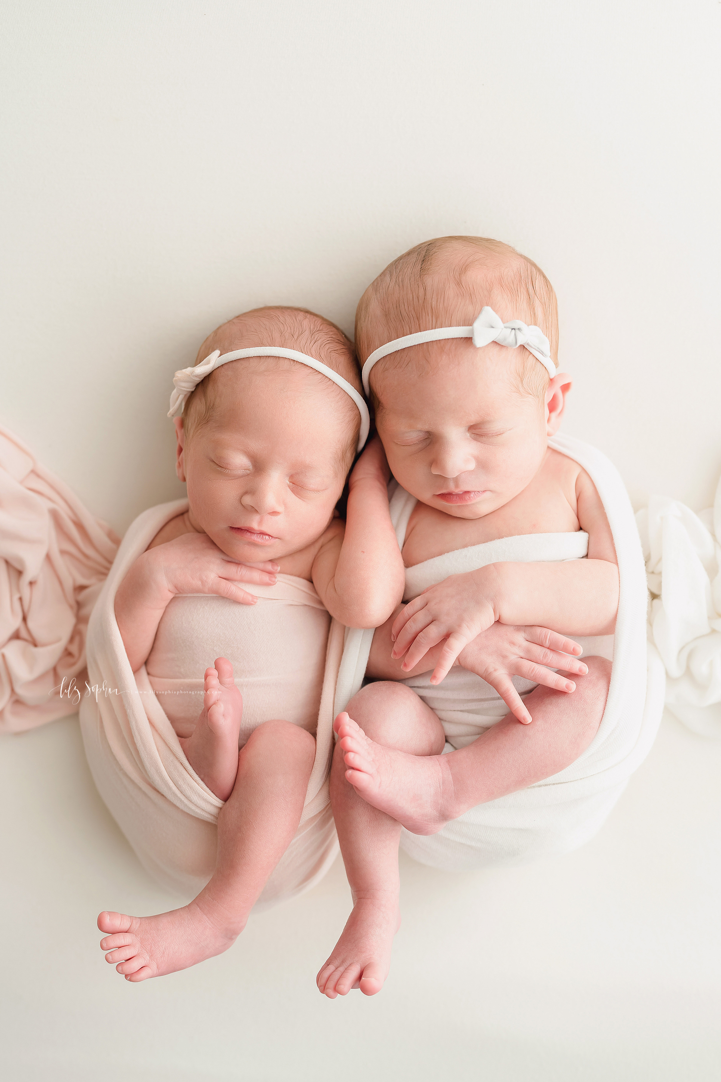 atlanta-decatur-candler-park-sandy-springs-buckhead-virginia-highlands-west-end-decatur-lily-sophia-photography-identical-twin-baby-newborn-girls-toddler-big-brother-family-photos_2046.jpg