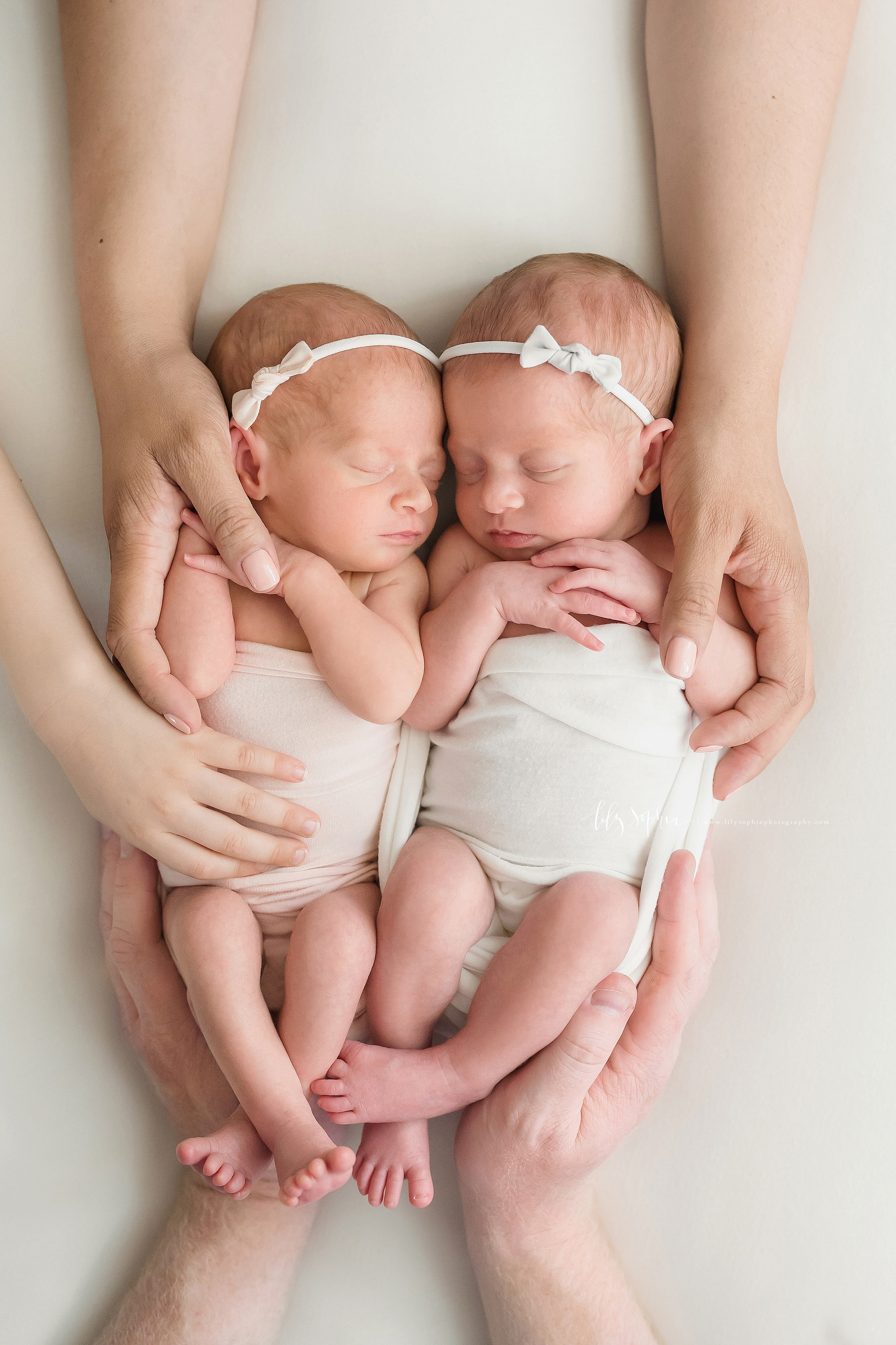 atlanta-decatur-candler-park-sandy-springs-buckhead-virginia-highlands-west-end-decatur-lily-sophia-photography-identical-twin-baby-newborn-girls-toddler-big-brother-family-photos_2048.jpg