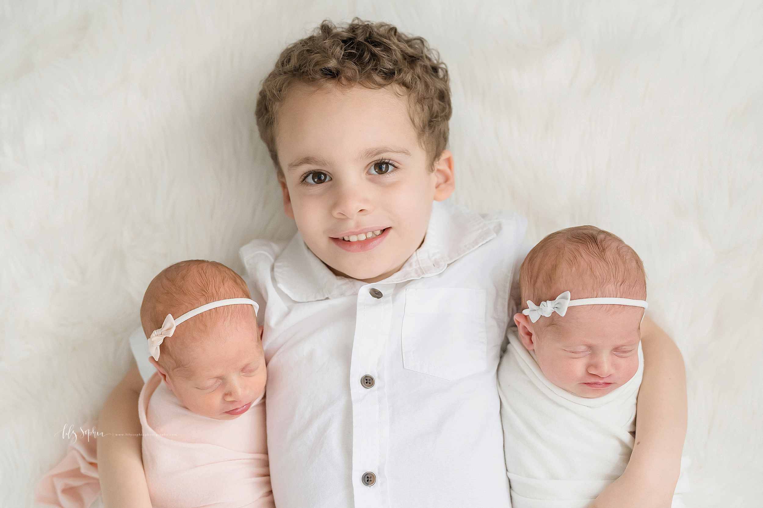 atlanta-decatur-candler-park-sandy-springs-buckhead-virginia-highlands-west-end-decatur-lily-sophia-photography-identical-twin-baby-newborn-girls-toddler-big-brother-family-photos_2053.jpg