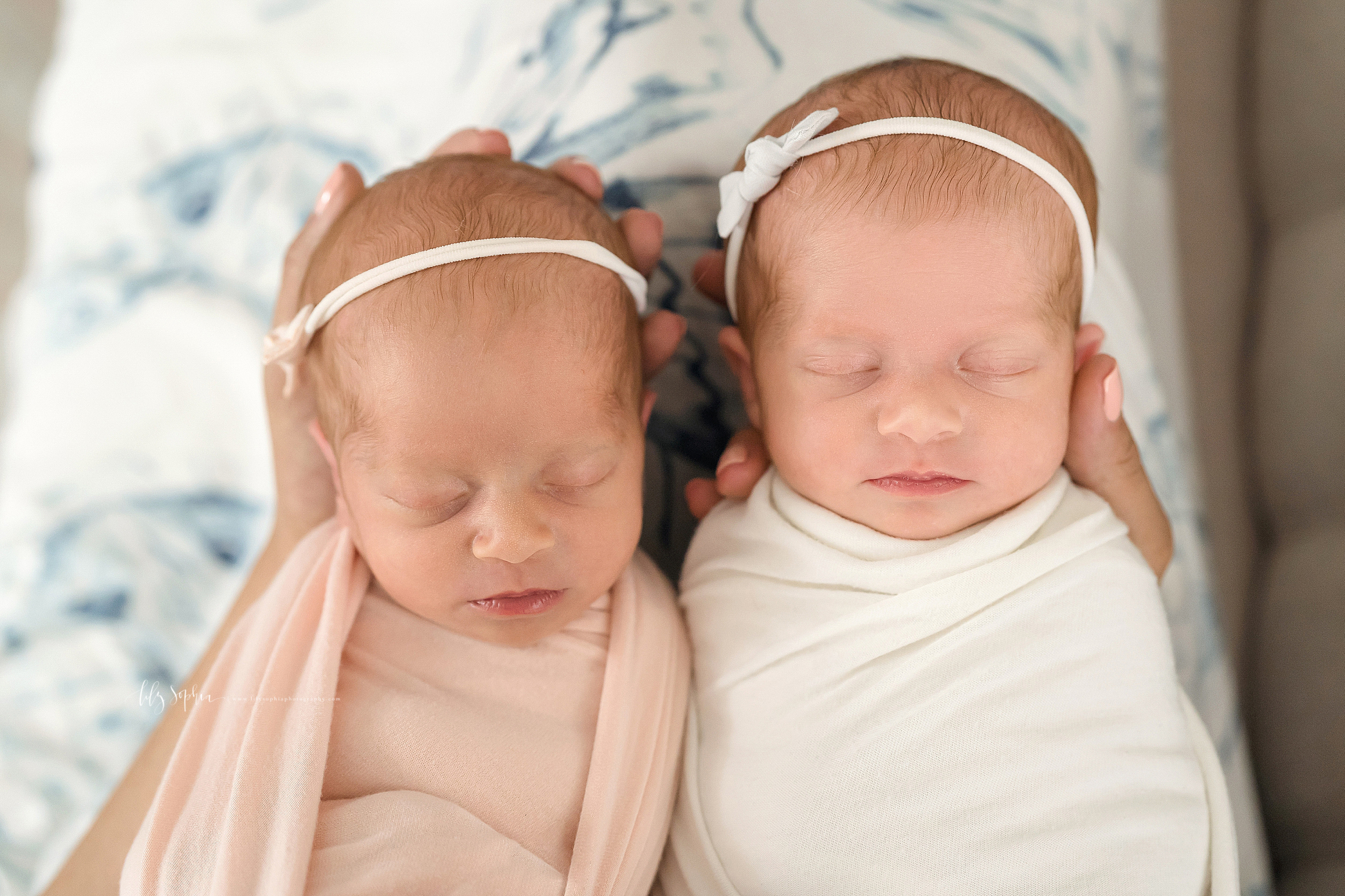 atlanta-decatur-candler-park-sandy-springs-buckhead-virginia-highlands-west-end-decatur-lily-sophia-photography-identical-twin-baby-newborn-girls-toddler-big-brother-family-photos_2059.jpg