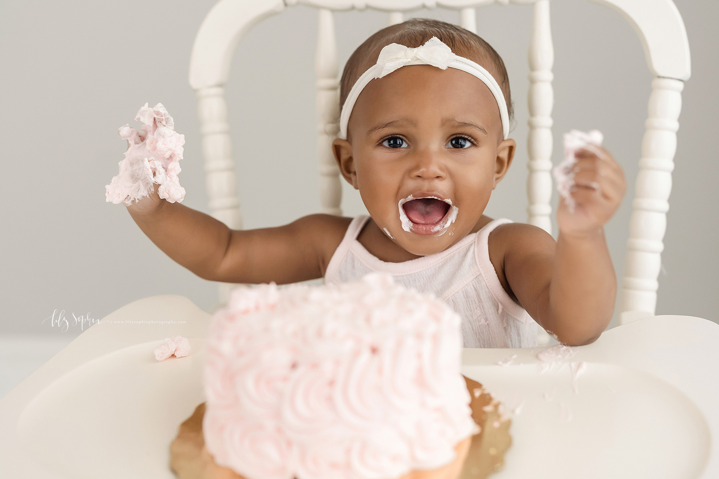 atlanta-decatur-candler-park-sandy-springs-buckhead-virginia-highlands-west-end-decatur-lily-sophia-photography-african-american-siblings-one-year-old-toddler-baby-girl-first-birthday-cake-smash-big-brothers_2115.jpg