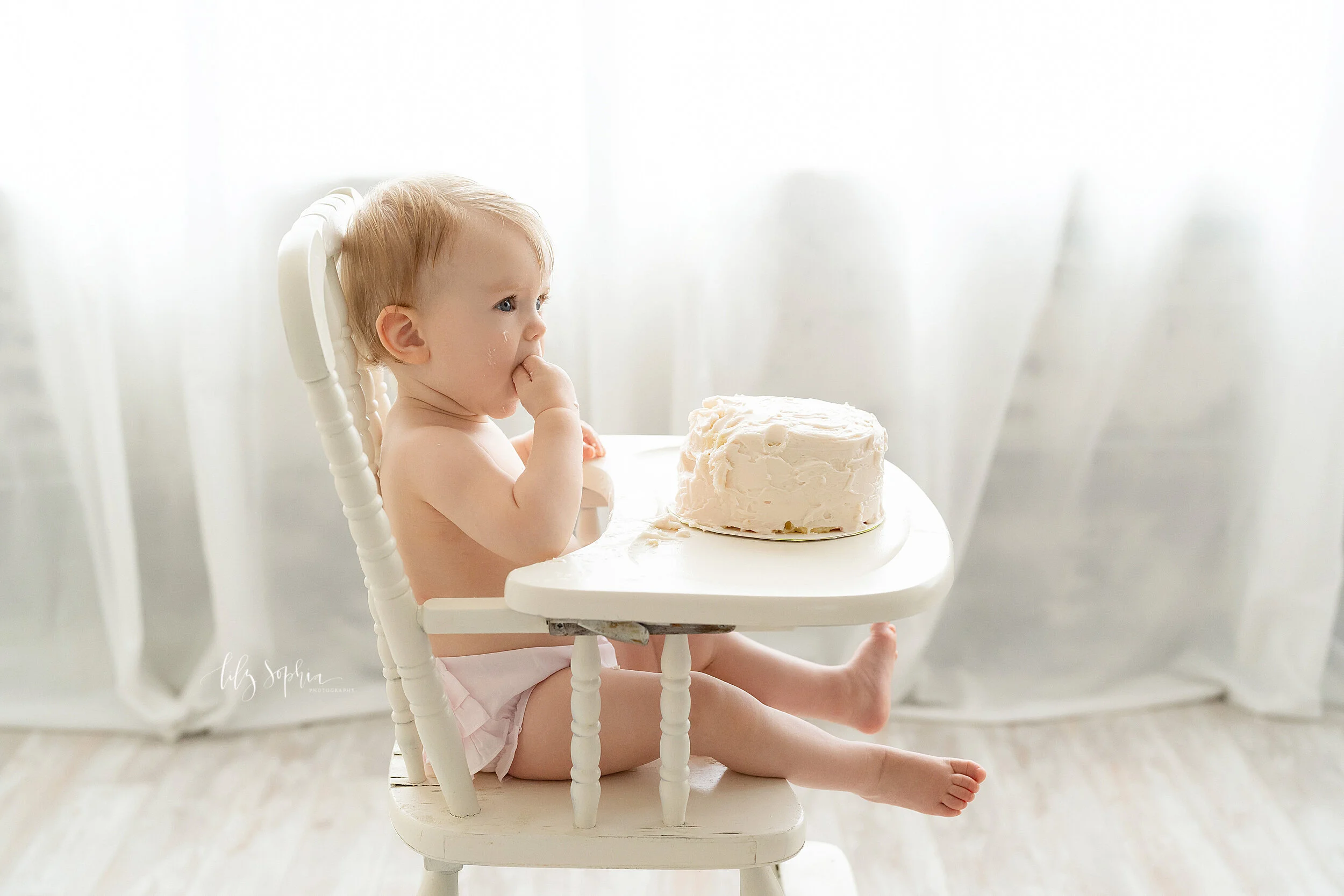 atlanta-inman-park-buckhead-virginia-highlands-family-studio-one-year-baby-girl-first-birthday-cake-smash_5390.jpg