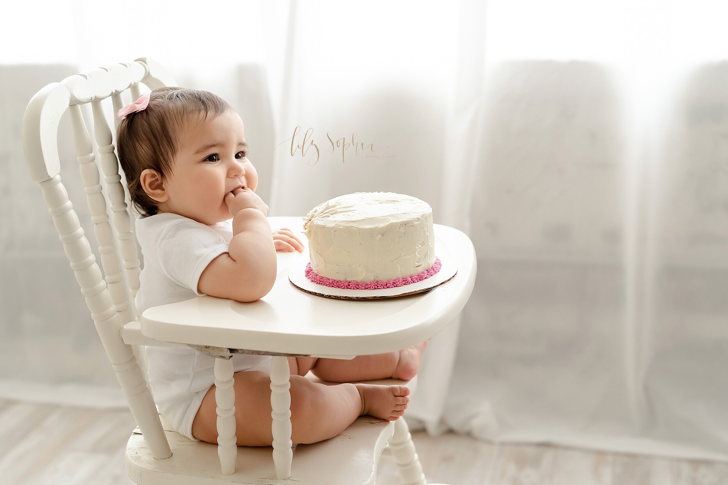 atlanta-georgia-buckhead-brookhaven-midtown-milestone-first-birthday-cake-smash-baby-girl-family-pictures_5637.jpg