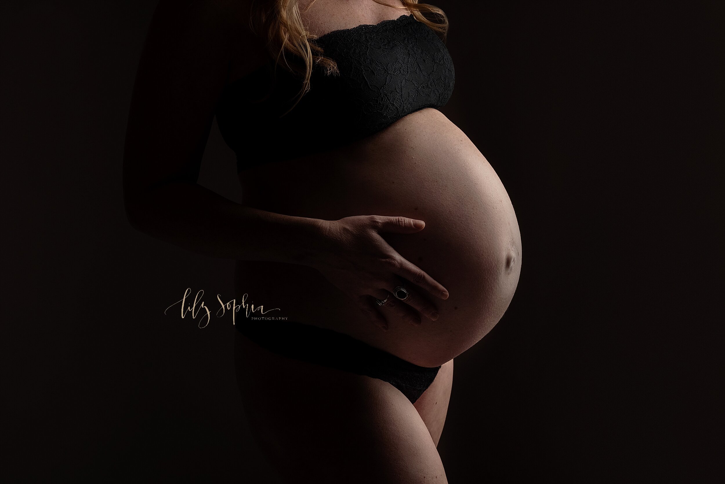 metro-atlanta-georgia-buckhead-alpharetta-roswell-fine-art-pregnancy-photos-editorial-studio-light-portraits_6667.jpg