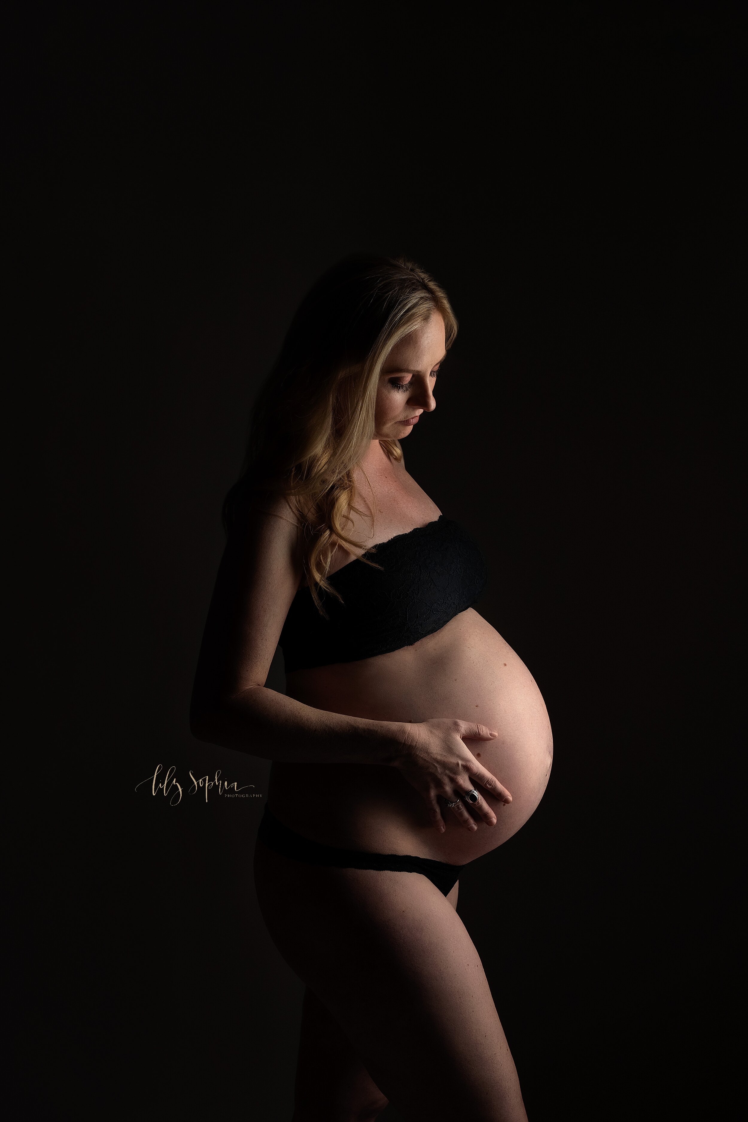 metro-atlanta-georgia-buckhead-alpharetta-roswell-fine-art-pregnancy-photos-editorial-studio-light-portraits_6673.jpg