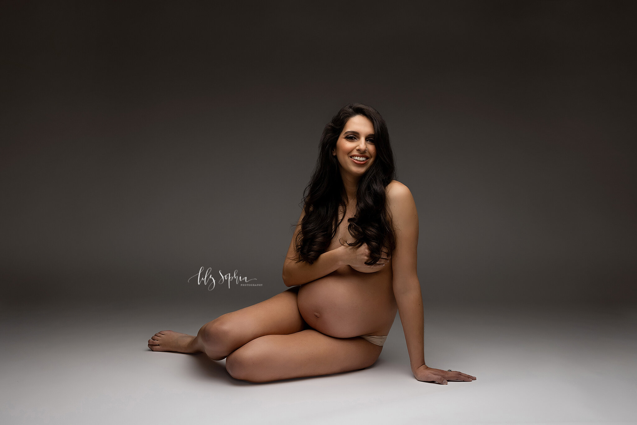 atlanta-georgia-luxury-fine-art-modern-maternity-portraits-pregnancy-photos-studio-2.jpg