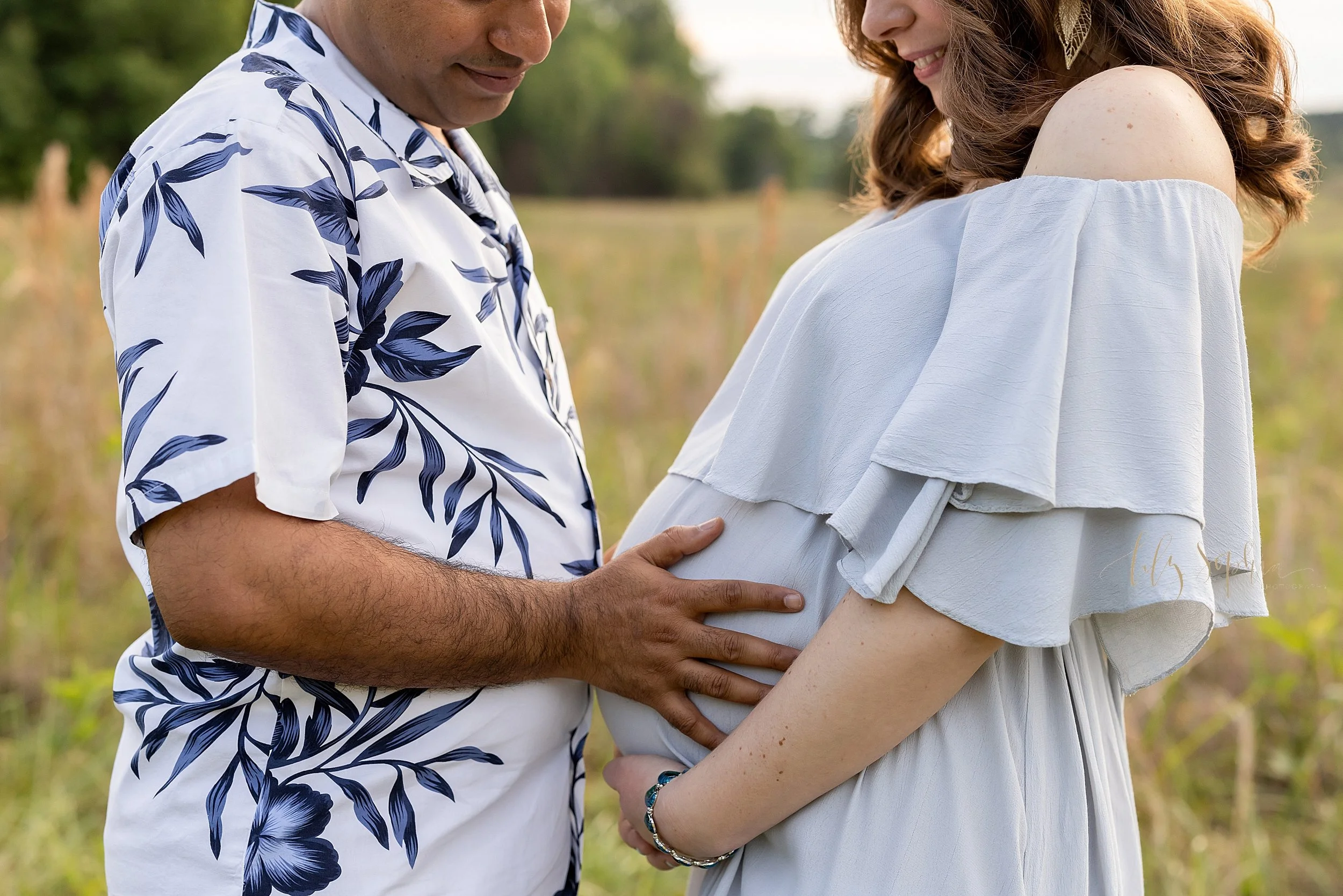 intown-atlanta-decatur-buckhead-virginia-highlands-couple-expecting-baby-girl-field-maternity-outdoor-photos_8030.jpg