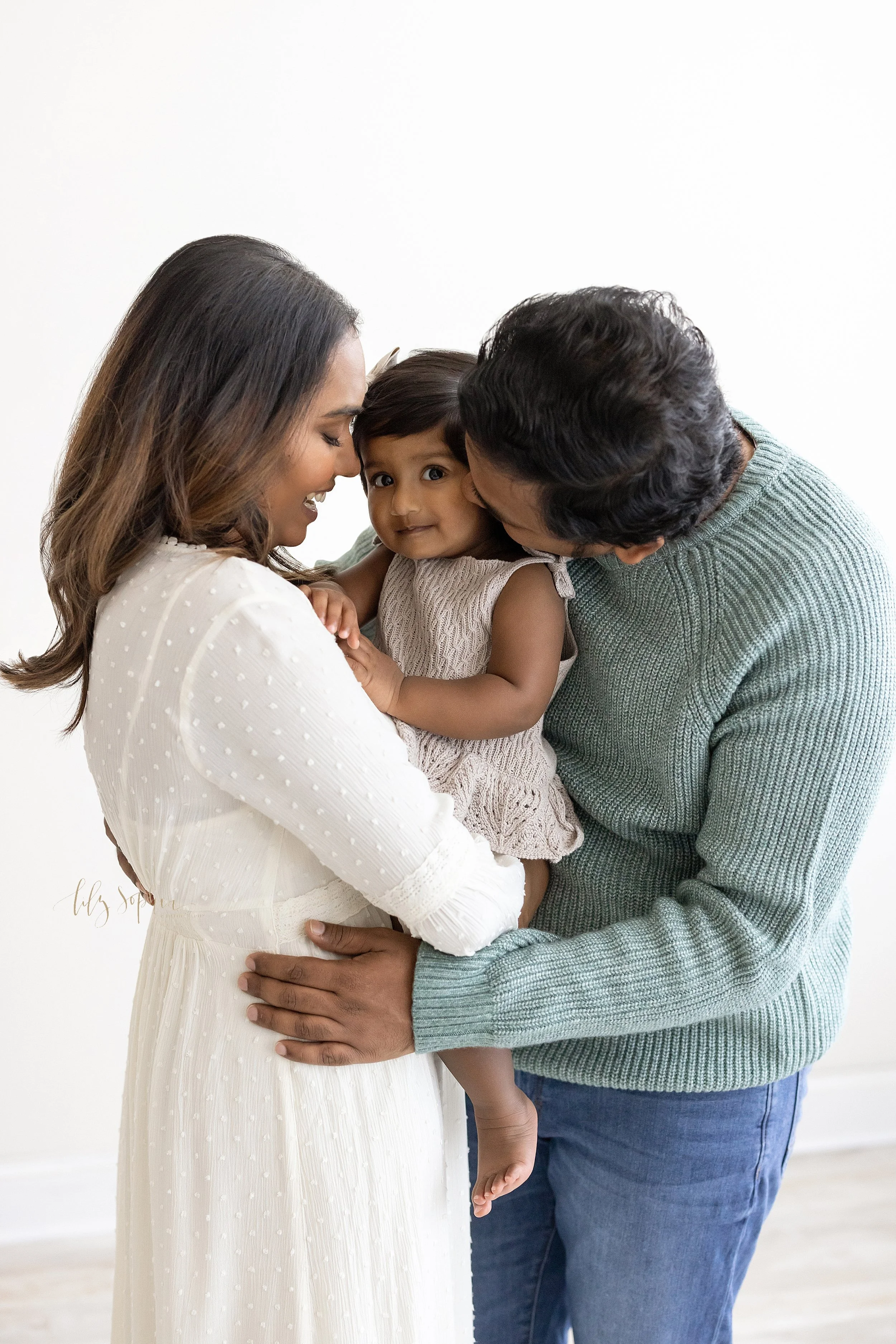atlanta-family--baby-girl-first-birthday-cake-smash-studio-portraits-photoshoot-lawrenceville-oakhurst-decatur-kirkwood--brookhaven-buckhead-smyrna-grant-park-midtown-virginia-highlands_9002.jpg