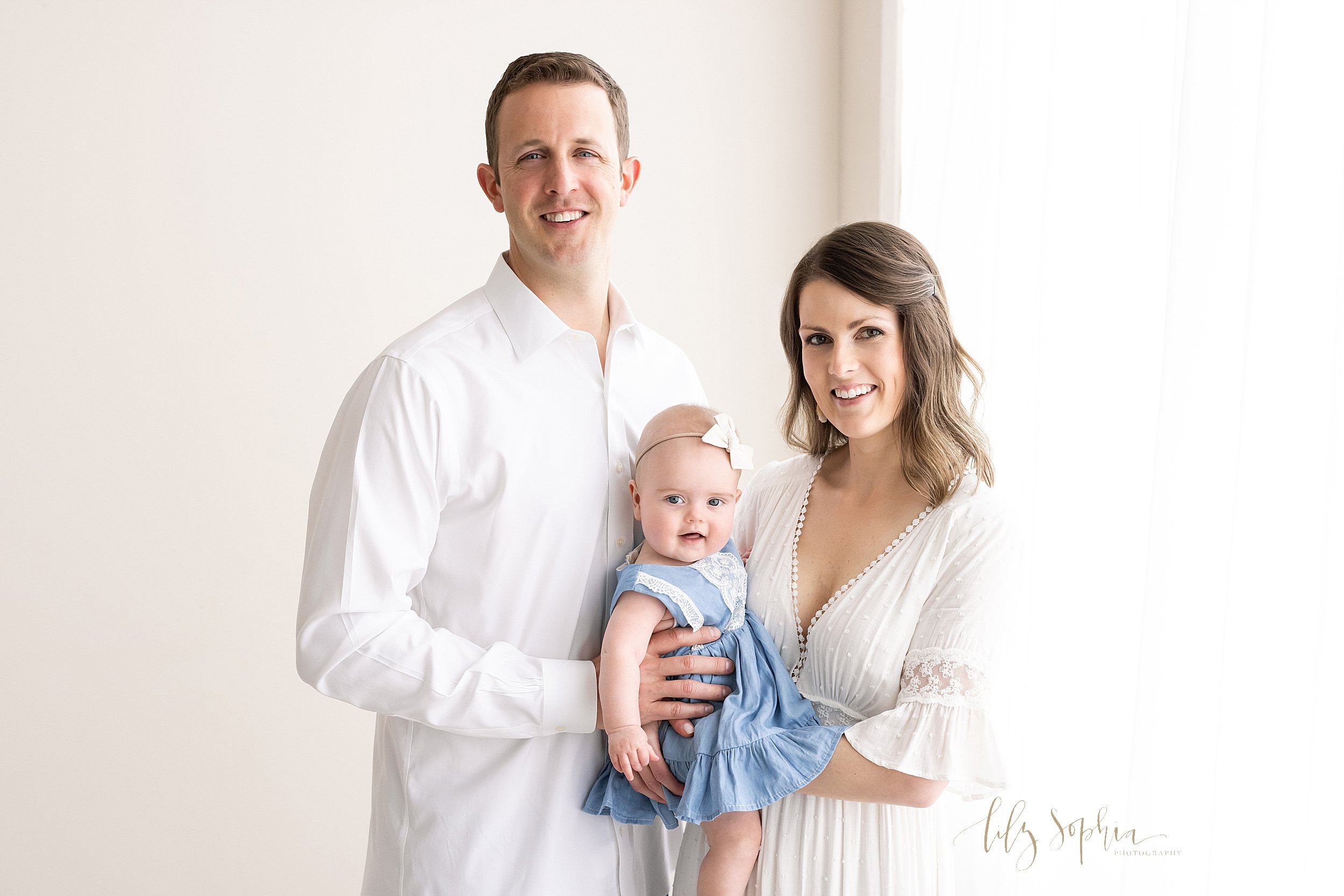 atlanta-family-baby-girl-sitting-six-month-milestone-portraits-photoshoot-buford-lawrenceville-oakhurst-decatur-kirkwood--brookhaven-buckhead-smyrna-grant-park-midtown-virginia-highlands_9196.jpg