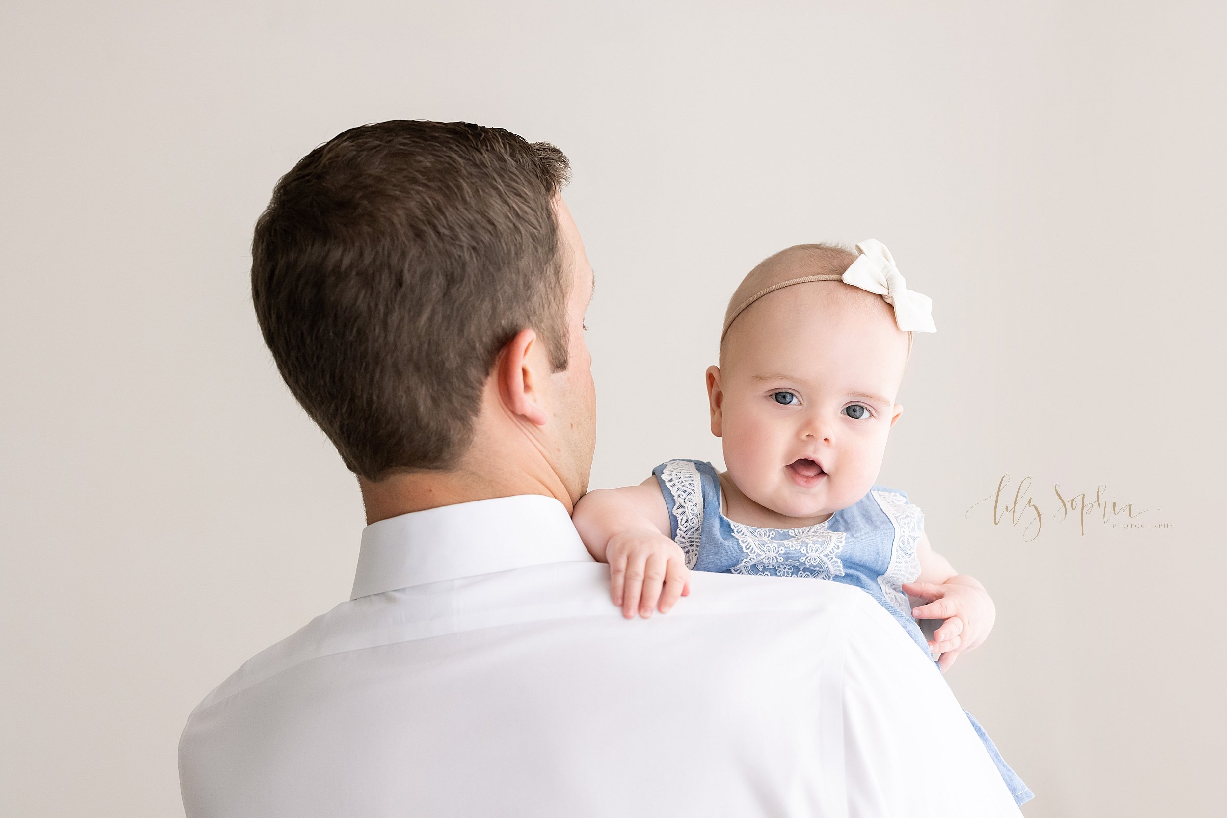 atlanta-family-baby-girl-sitting-six-month-milestone-portraits-photoshoot-buford-lawrenceville-oakhurst-decatur-kirkwood--brookhaven-buckhead-smyrna-grant-park-midtown-virginia-highlands_9199.jpg