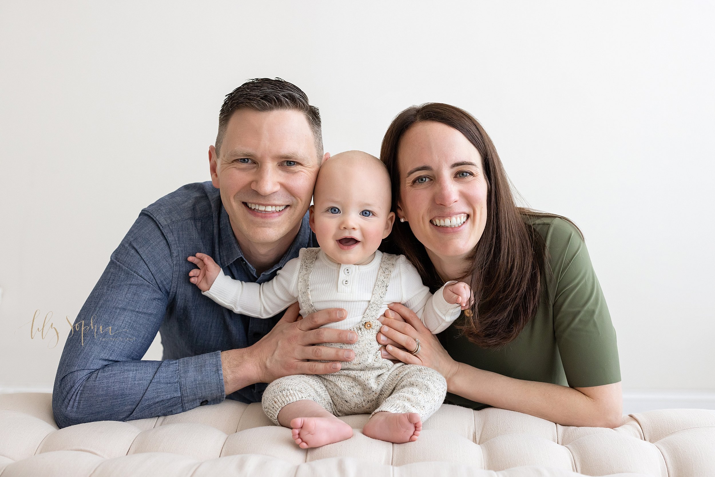 atlanta-portraits-family-baby-boy-sitting-eight-month-milestone-summerhill-grant-park-decatur-kirkwood-brookhaven-buckhead-smyrna-midtown-virginia-highlands-georgia_9412.jpg