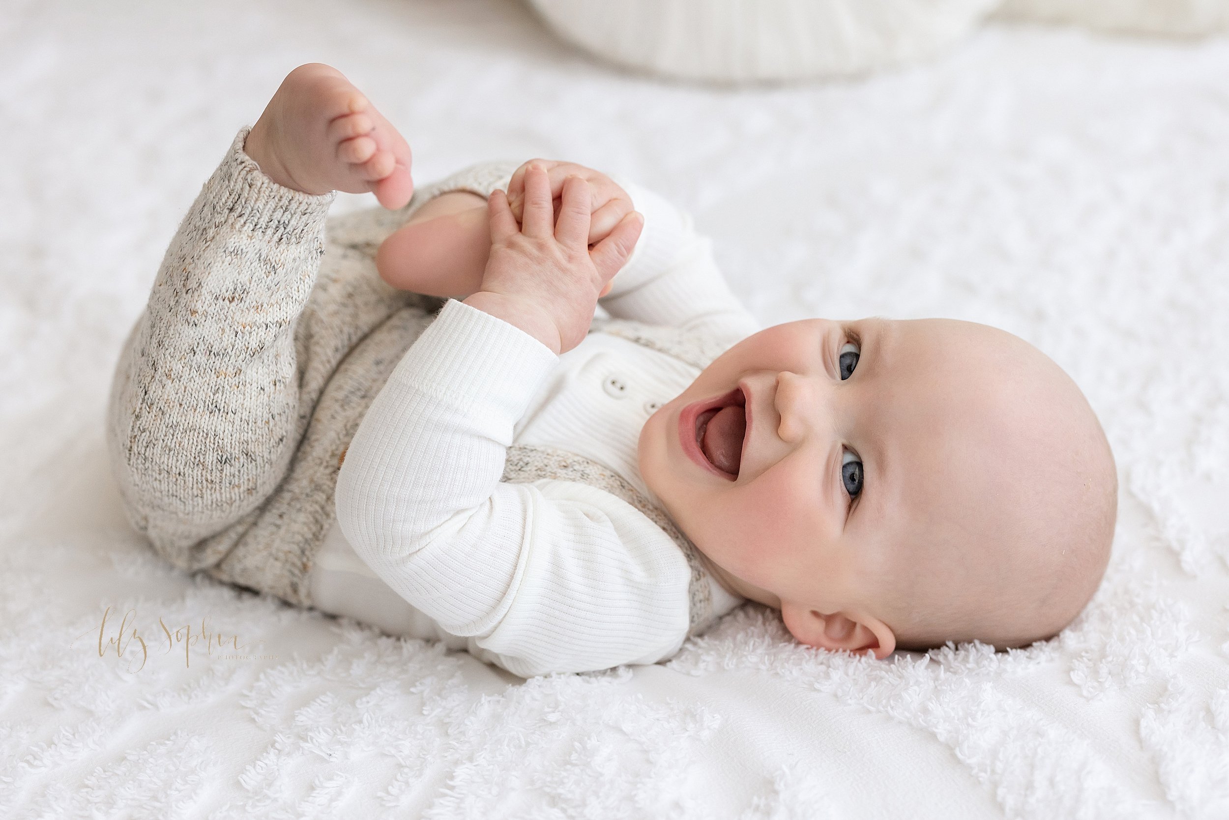 atlanta-portraits-family-baby-boy-sitting-eight-month-milestone-summerhill-grant-park-decatur-kirkwood-brookhaven-buckhead-smyrna-midtown-virginia-highlands-georgia_9421.jpg