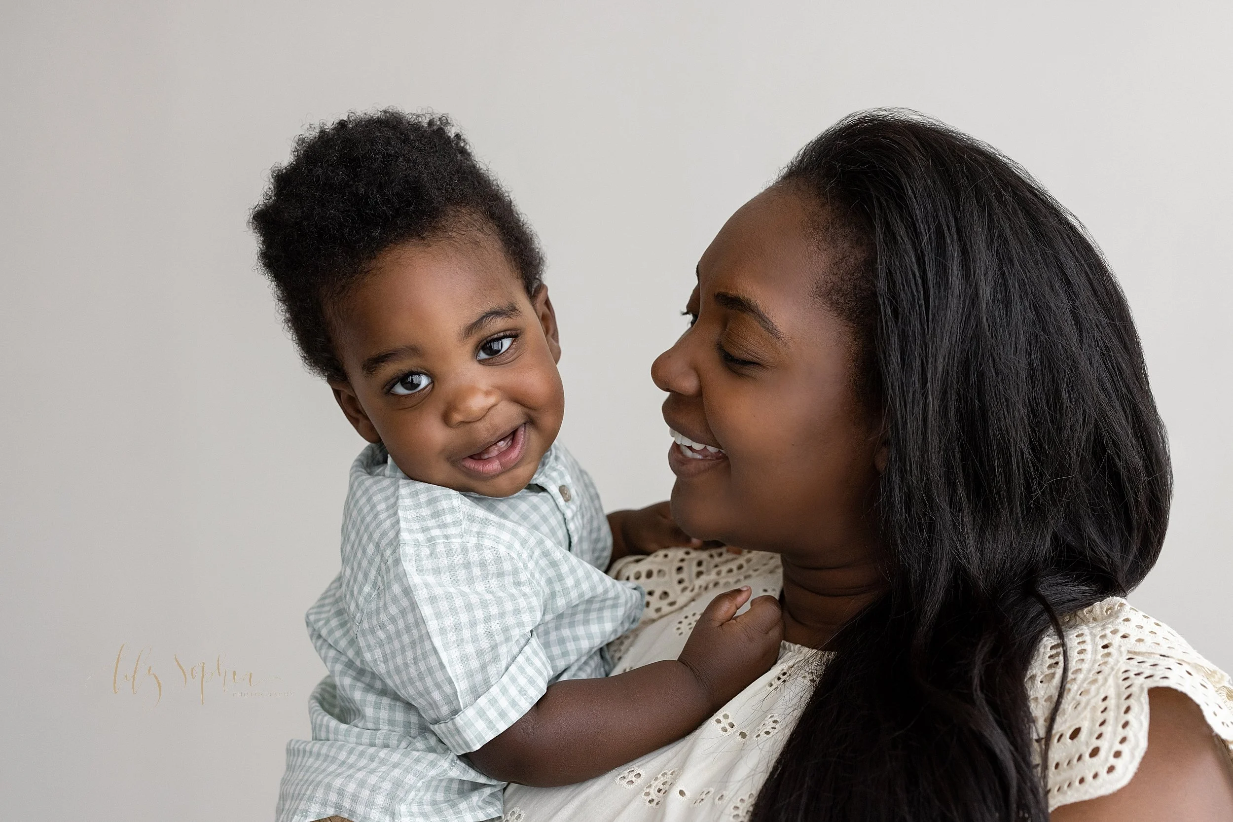 intown-atlanta-grant-park-kirkwood-decatur-first-birthday-baby-boy-cake-smash-black-french-family-studio-photos_0225.jpg