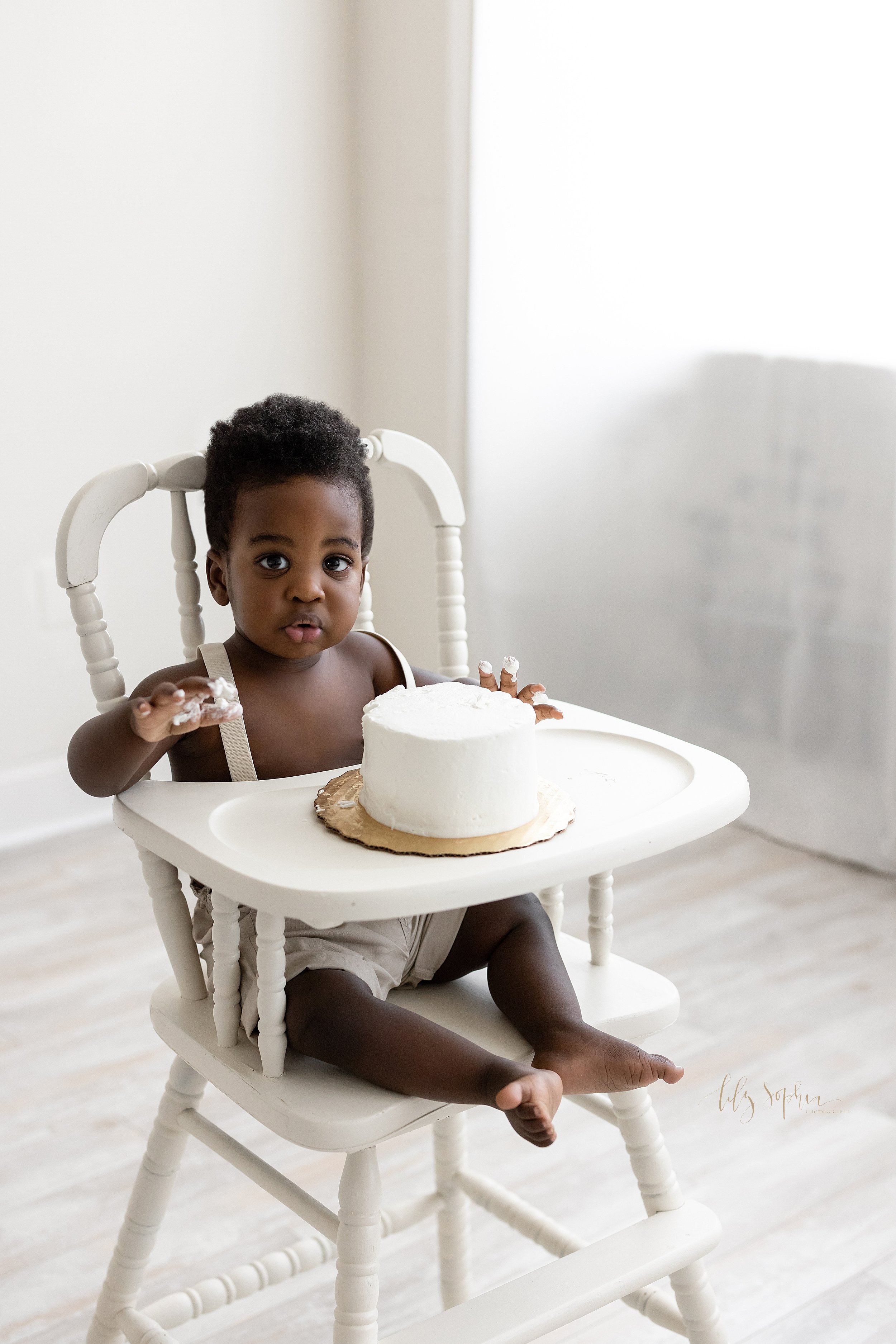 intown-atlanta-grant-park-kirkwood-decatur-first-birthday-baby-boy-cake-smash-black-french-family-studio-photos_0237.jpg