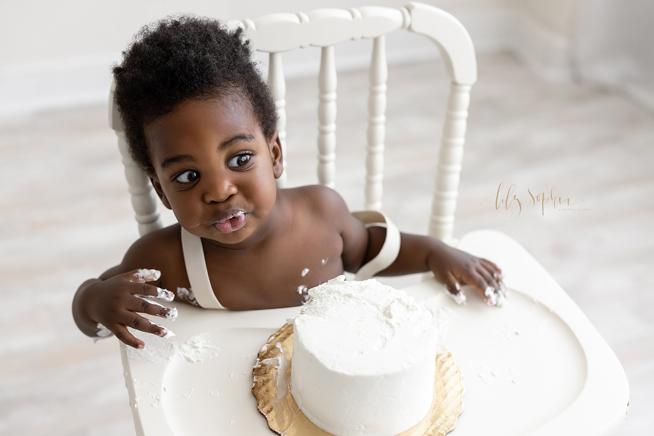 intown-atlanta-grant-park-kirkwood-decatur-first-birthday-baby-boy-cake-smash-black-french-family-studio-photos_0239.jpg