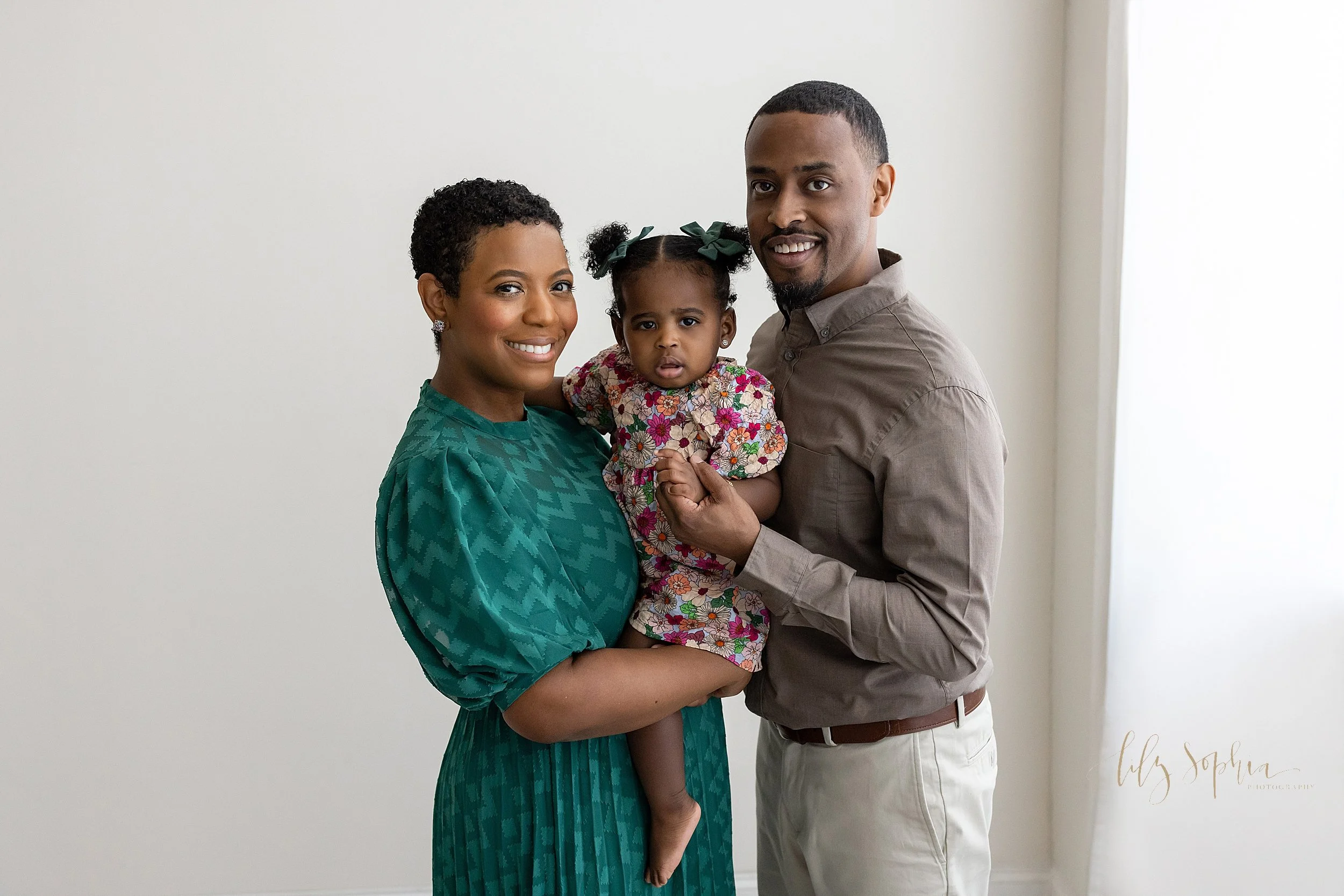 intown-atlanta-grant-park-kirkwood-decatur-tucker-marietta-east-cobb-black-family-studio-photos-first-birthday-baby-girl-cake-smash_0354.jpg