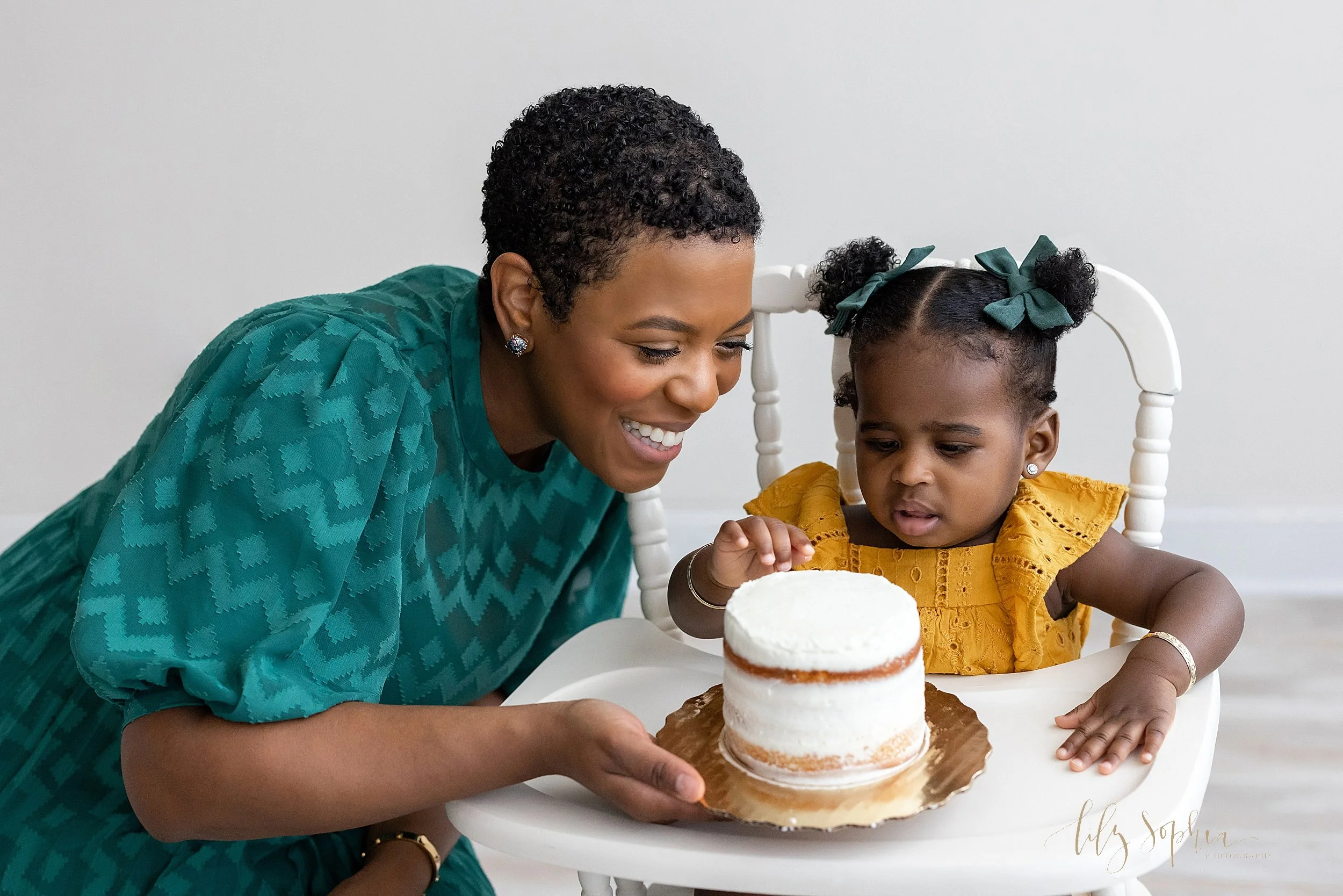 intown-atlanta-grant-park-kirkwood-decatur-tucker-marietta-east-cobb-black-family-studio-photos-first-birthday-baby-girl-cake-smash_0367.jpg