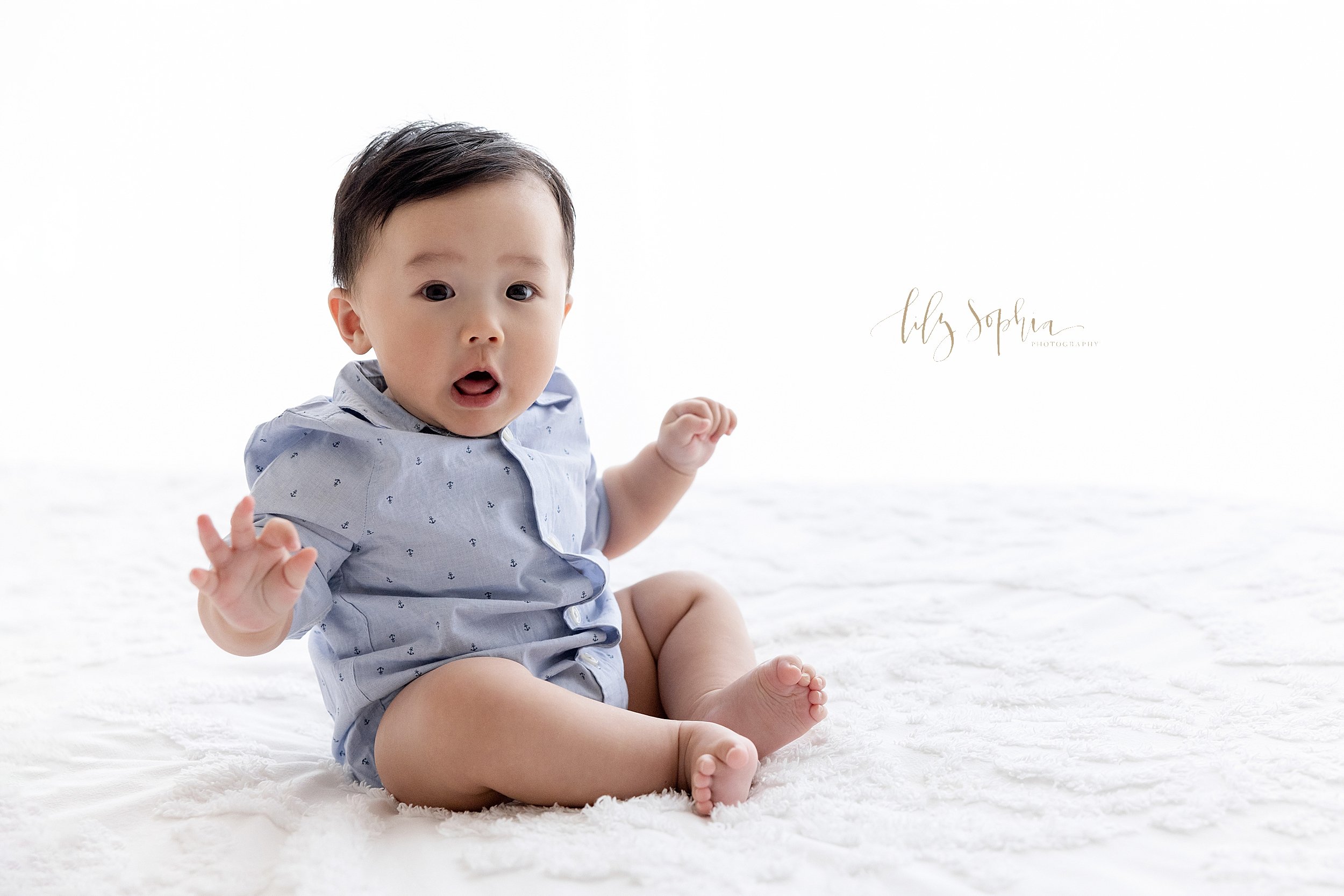 intown-atlanta-grant-park-kirkwood-decatur-buckhead-brookhaven-studio-vietnamese-family-pictures-baby-boy-sitting-milestone_0883.jpg