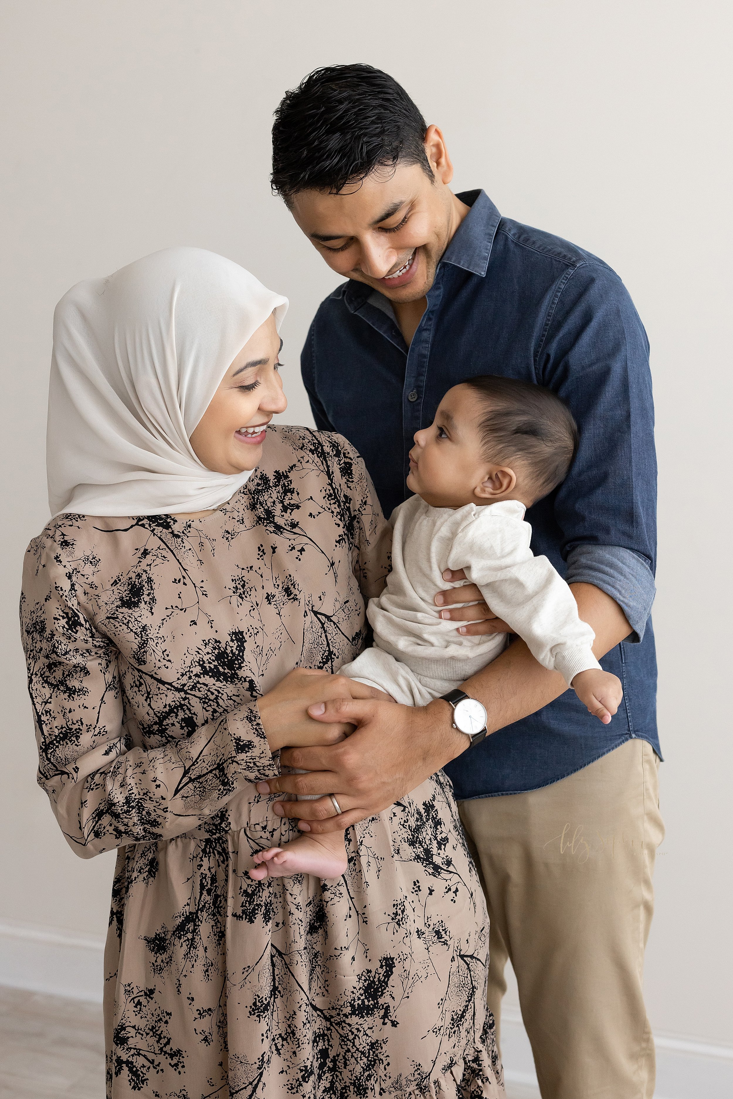 intown-atlanta-grant-park-kirkwood-decatur-morningside-muslim-family-pictures-baby-boy-sitting-milestone-studio-portraits_0787.jpg