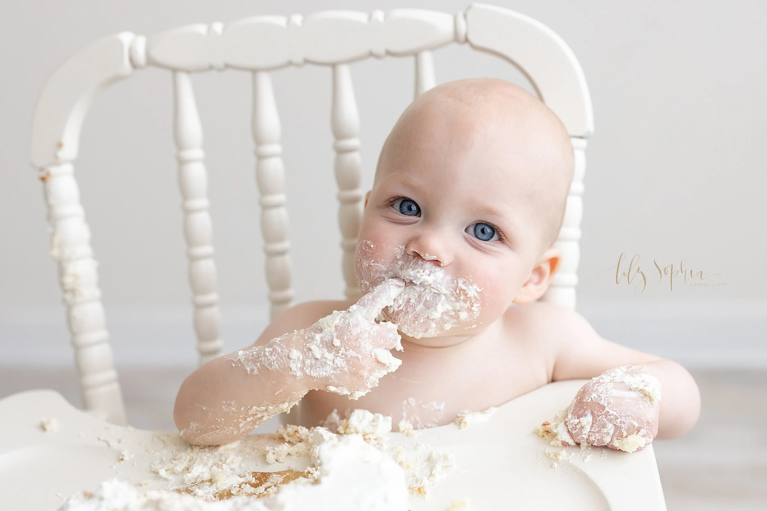 intown-atlanta-grant-park-kirkwood-decatur-buckhead-brookhaven-studio-first-birthday-baby-boy-smash-cake-family-photos_0948.jpg