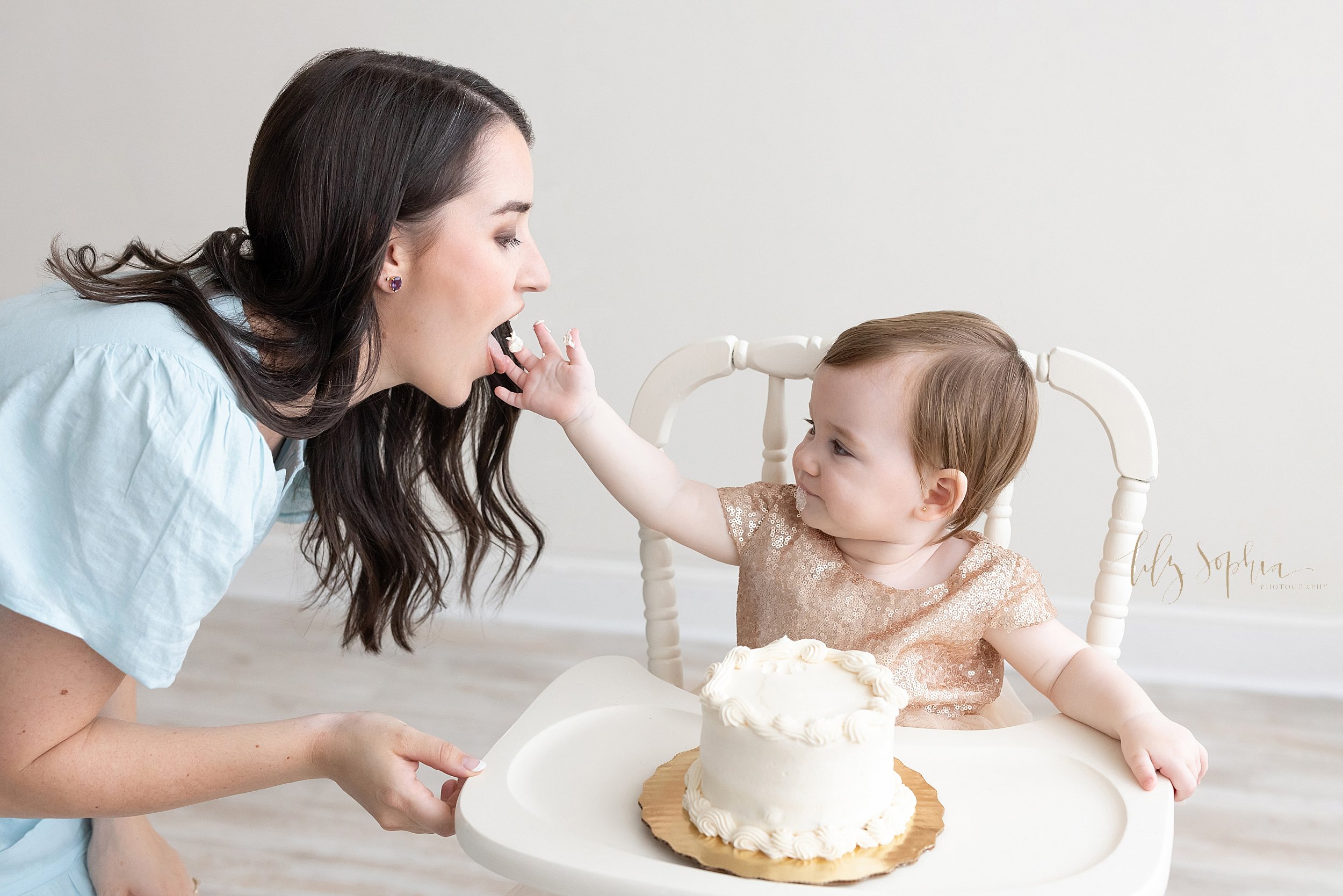 intown-atlanta-grant-park-buckhead-brookhaven-first-birthday-family-cake-smash-photoshoot_2120.jpg