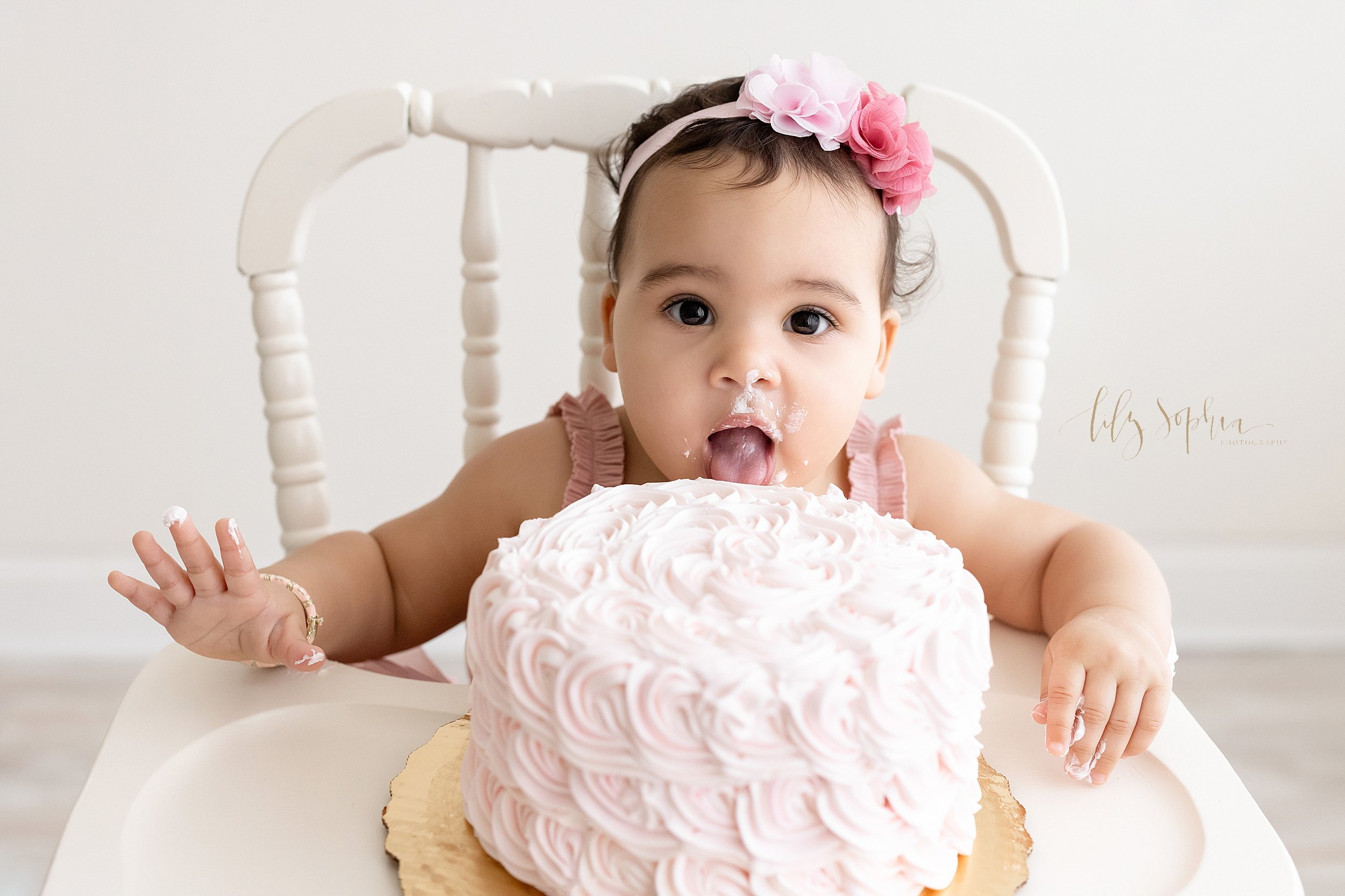 intown-atlanta-grant-park-decatur-oakhurst-marietta-dutch-family-baby-girl-first-birthday-cake-smash-studio-photos_2672.jpg