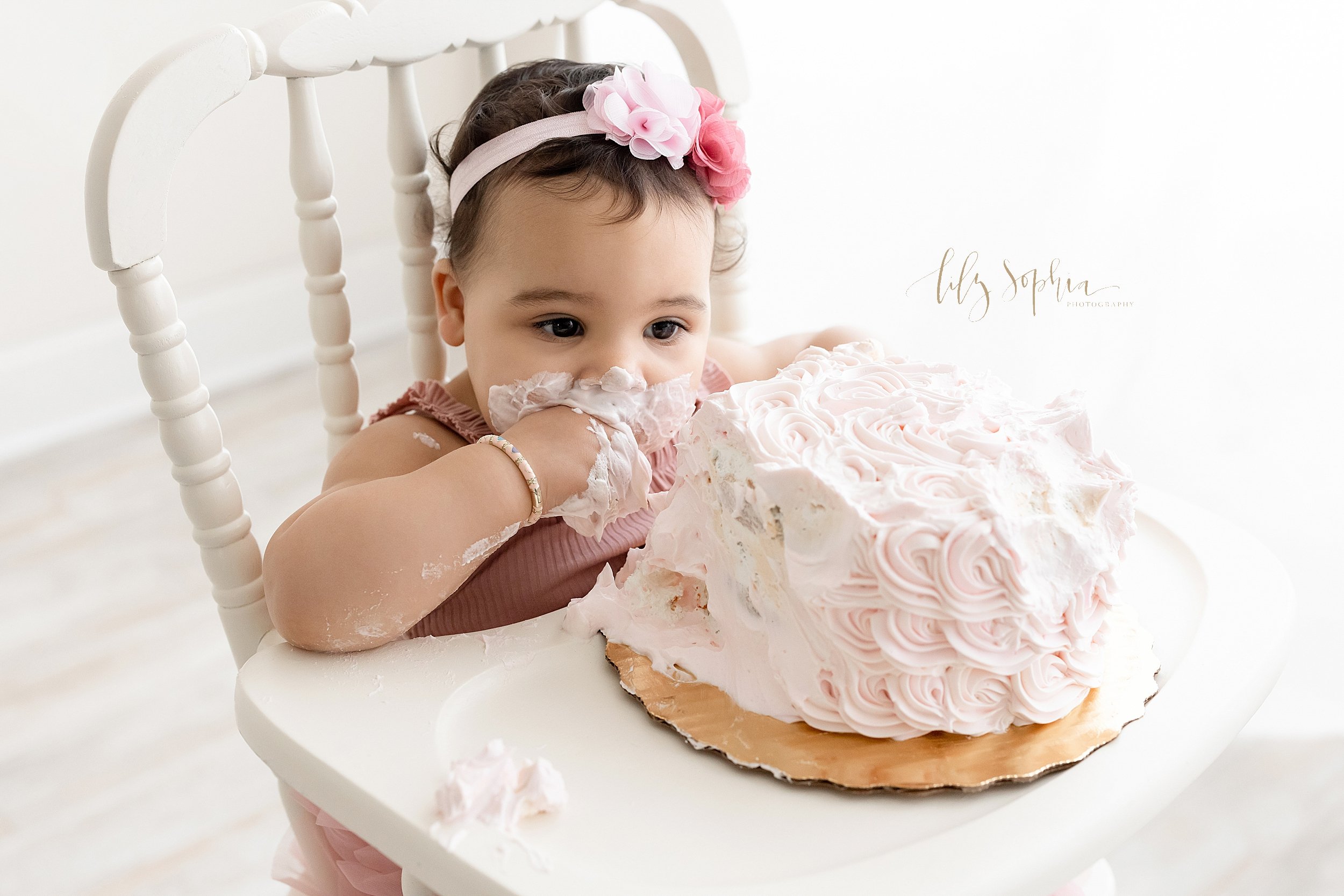 intown-atlanta-grant-park-decatur-oakhurst-marietta-dutch-family-baby-girl-first-birthday-cake-smash-studio-photos_2676.jpg