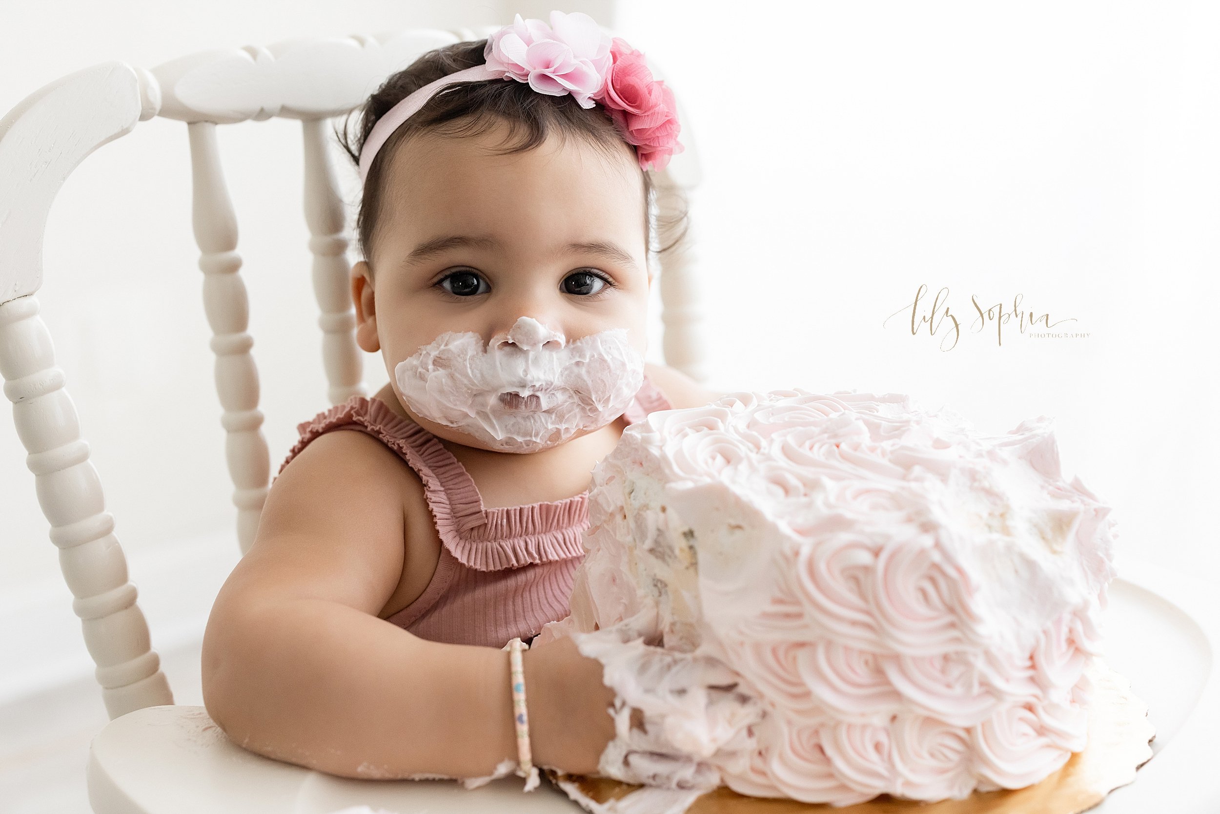 intown-atlanta-grant-park-decatur-oakhurst-marietta-dutch-family-baby-girl-first-birthday-cake-smash-studio-photos_2677.jpg