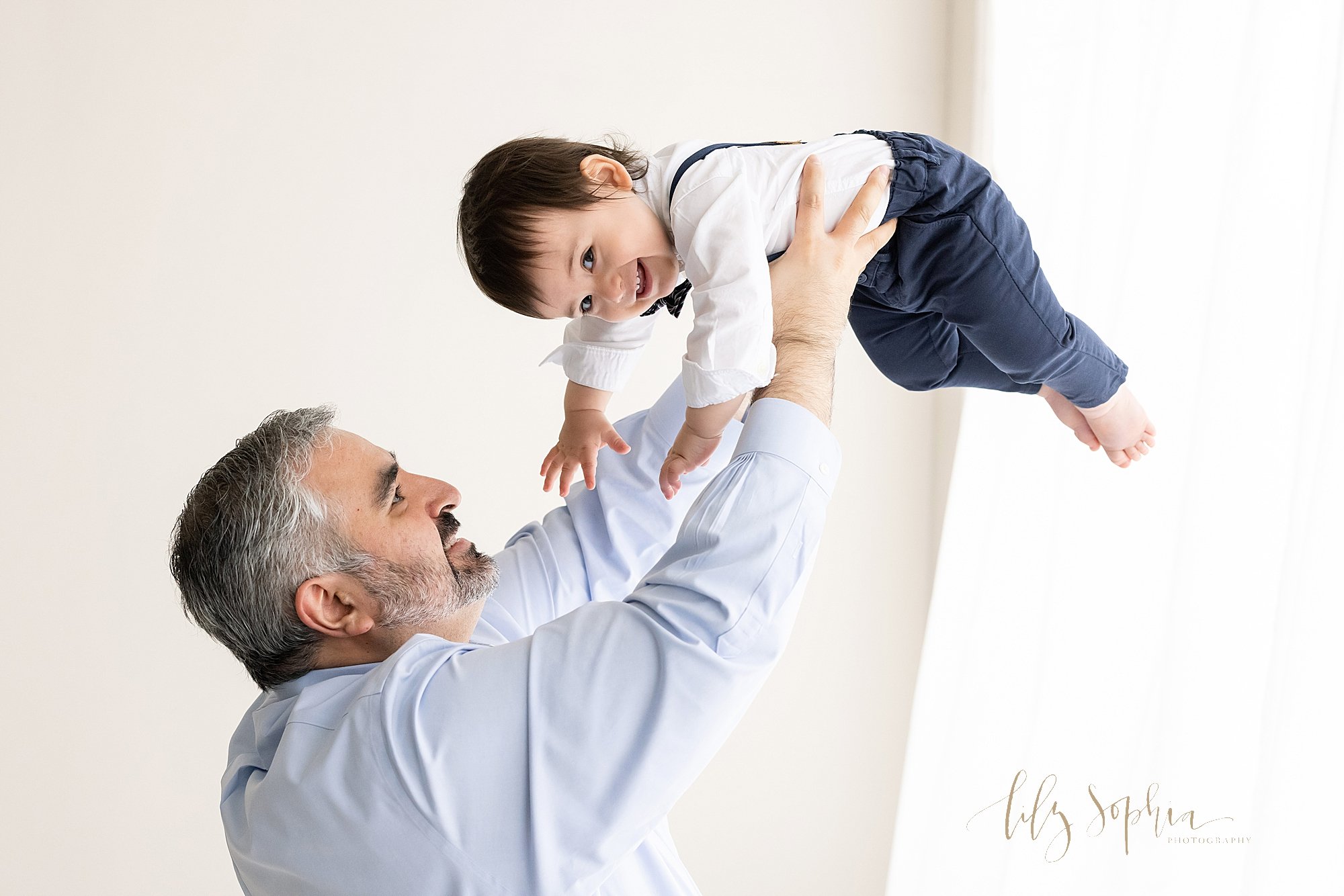 intown-atlanta-decatur-buckhead-studio-family-pictures-first-birthday-baby-boy-cake-smash-photoshoot_3082.jpg