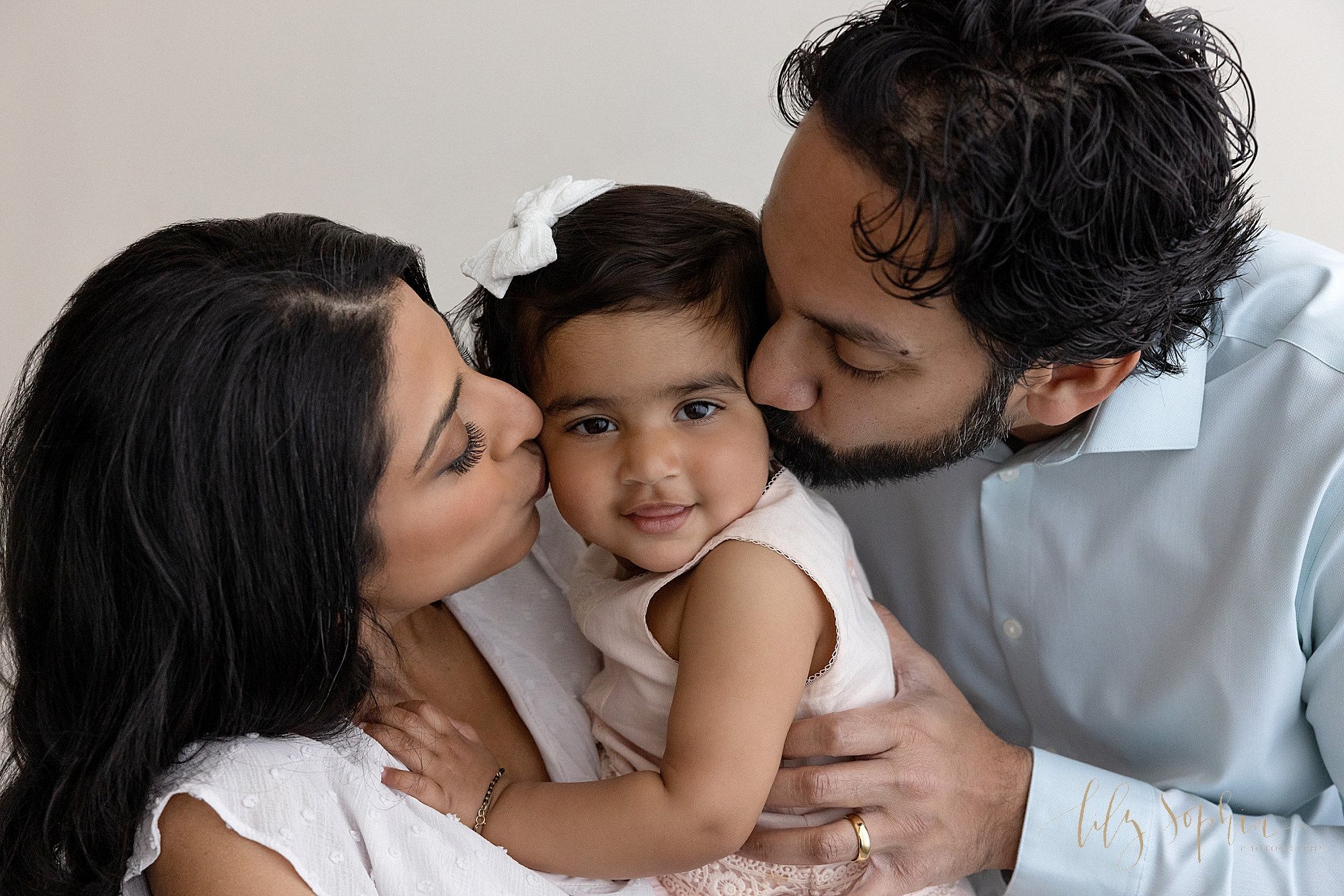 intown-atlanta-decatur-buckhead-studio-indian-baby-girl-first-birthday-pictures-smash-cake-family-photoshoot_3138.jpg