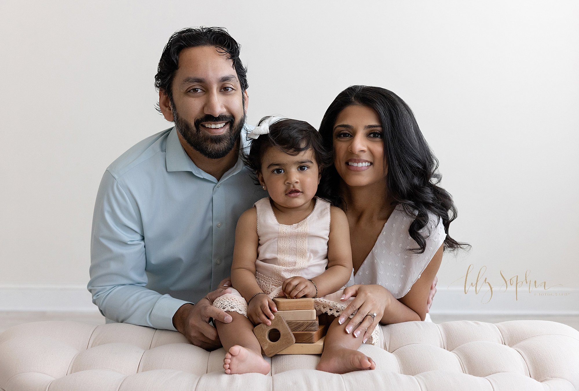 intown-atlanta-decatur-buckhead-studio-indian-baby-girl-first-birthday-pictures-smash-cake-family-photoshoot_3141.jpg