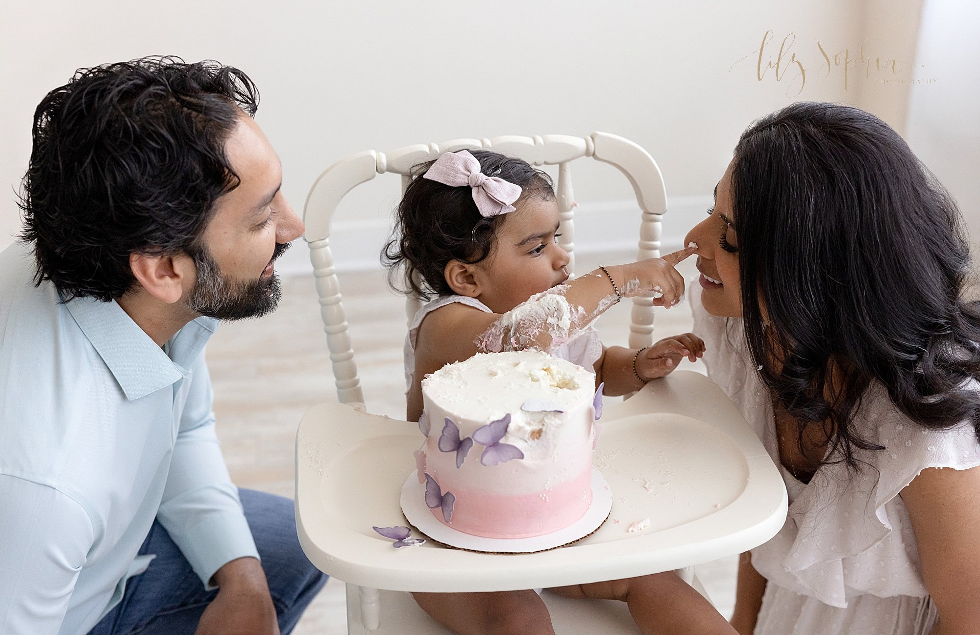 intown-atlanta-decatur-buckhead-studio-indian-baby-girl-first-birthday-pictures-smash-cake-family-photoshoot_3151.jpg