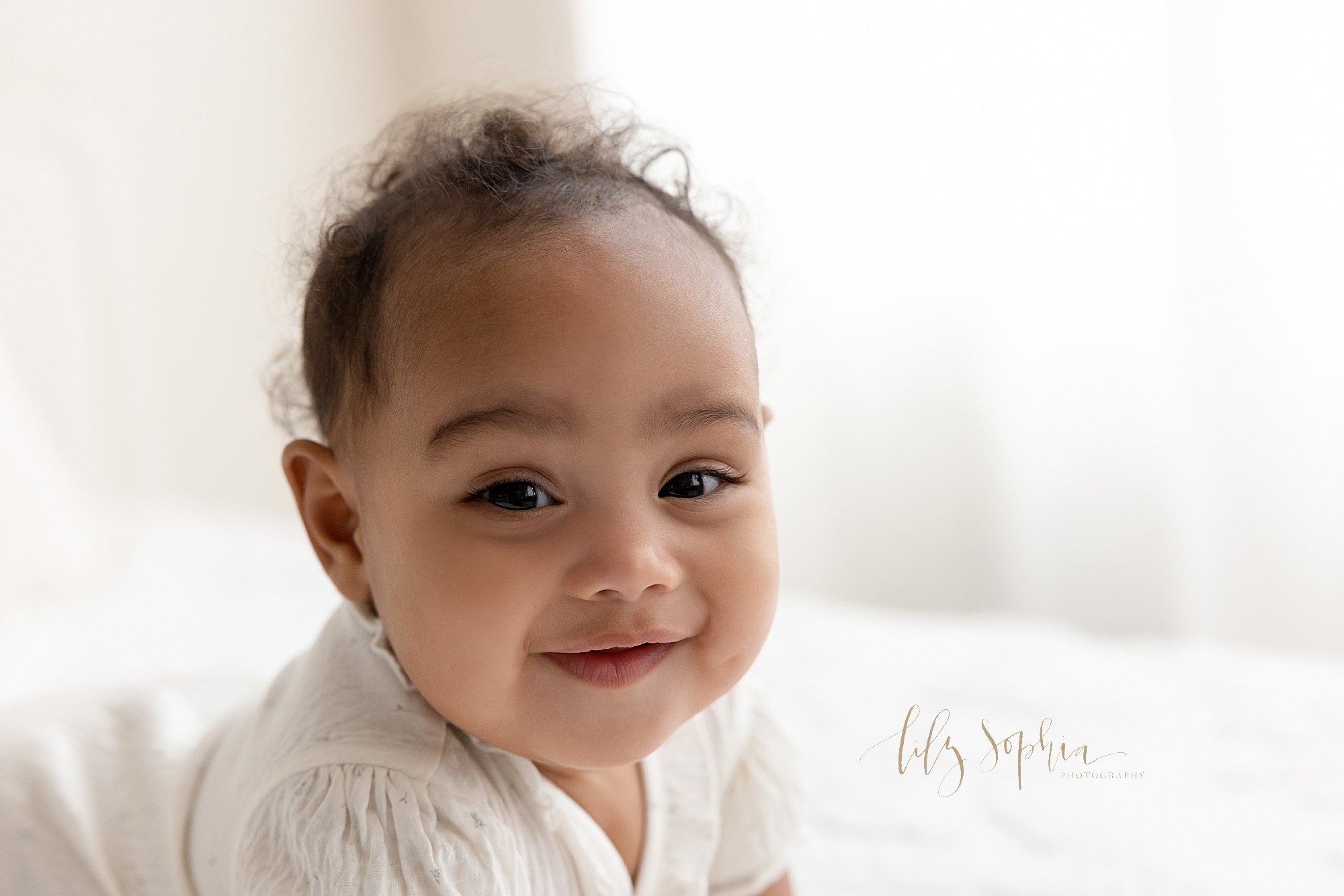 intown-atlanta-decatur-buckhead-studio-family-photoshoot-baby-sitting-milestone-girl_3394.jpg