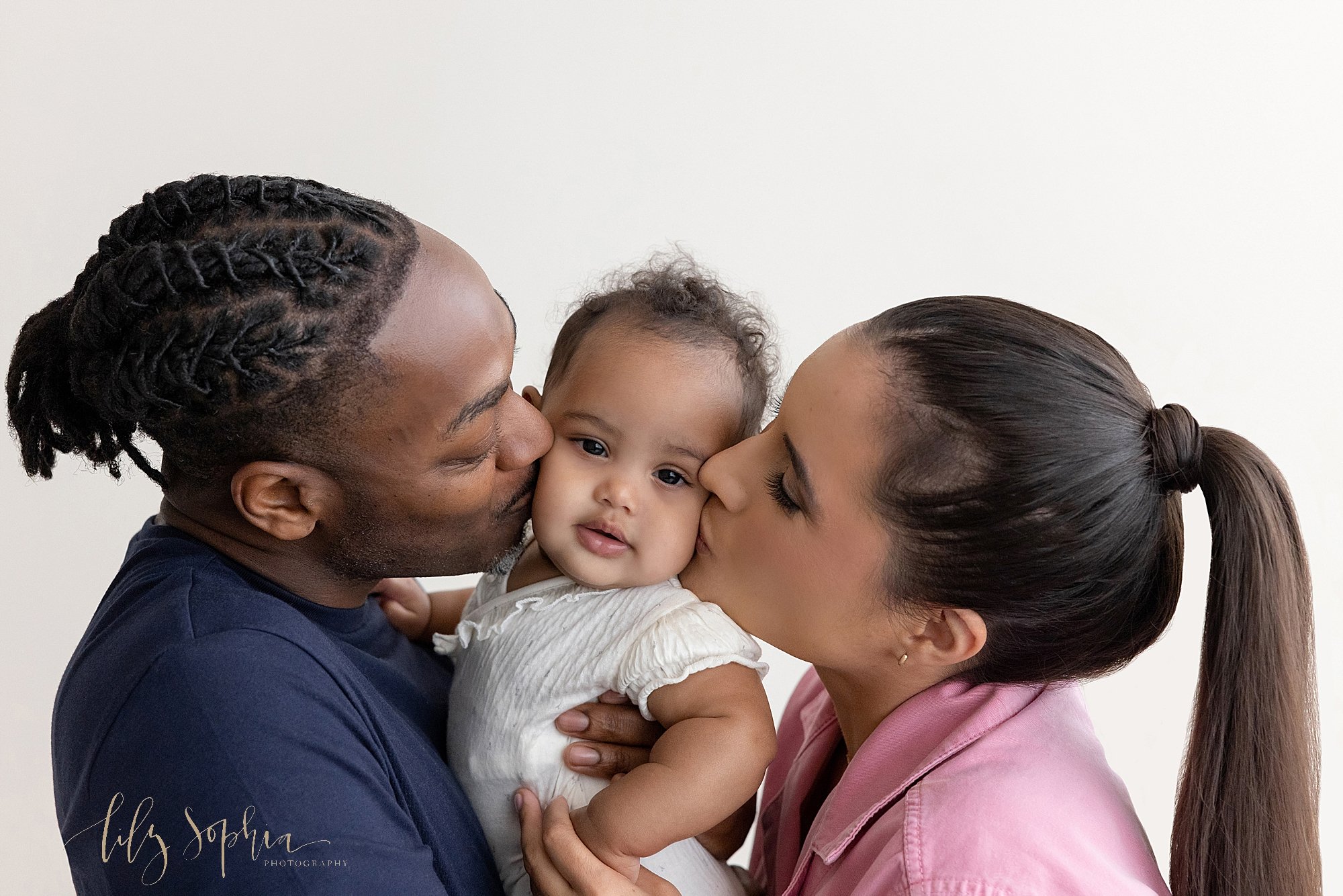 intown-atlanta-decatur-buckhead-studio-family-photoshoot-baby-sitting-milestone-girl_3404.jpg