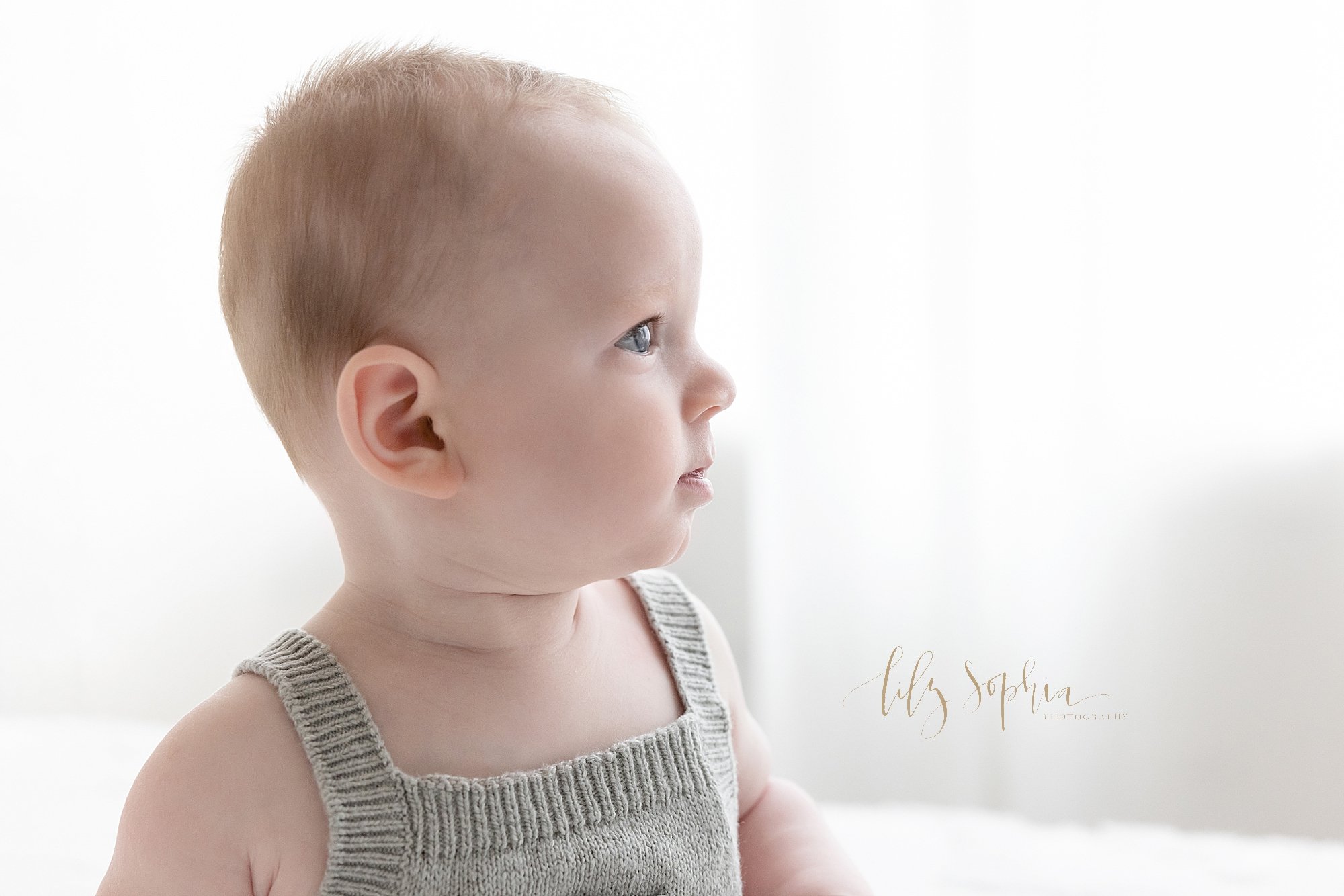 intown-atlanta-decatur-buckhead-studio-family-photoshoot-baby-boy-sitting-milestone_3429.jpg