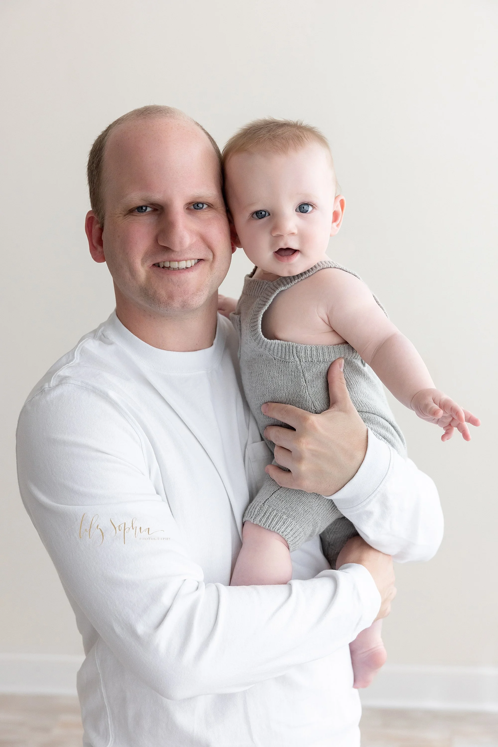 intown-atlanta-decatur-buckhead-studio-family-photoshoot-baby-boy-sitting-milestone_3441.jpg