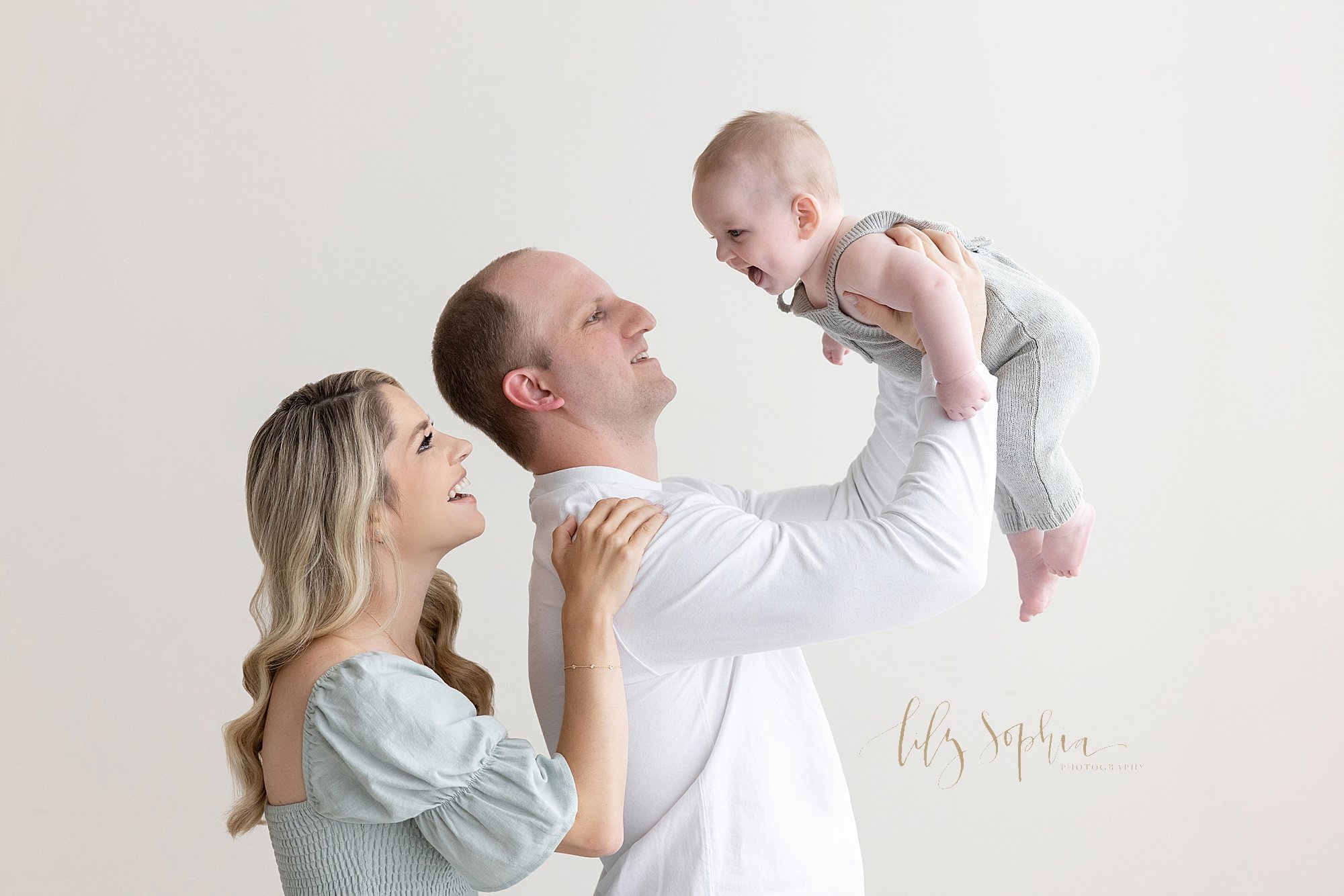 intown-atlanta-decatur-buckhead-studio-family-photoshoot-baby-boy-sitting-milestone_3444.jpg