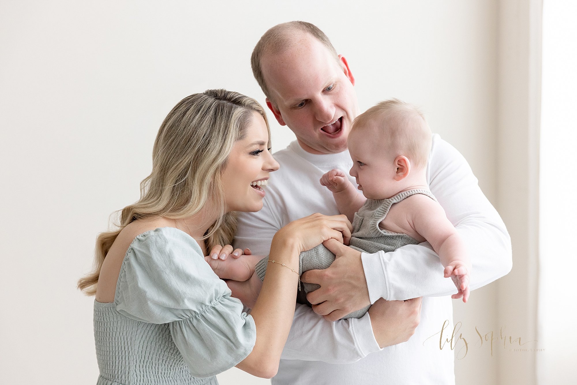 intown-atlanta-decatur-buckhead-studio-family-photoshoot-baby-boy-sitting-milestone_3448.jpg