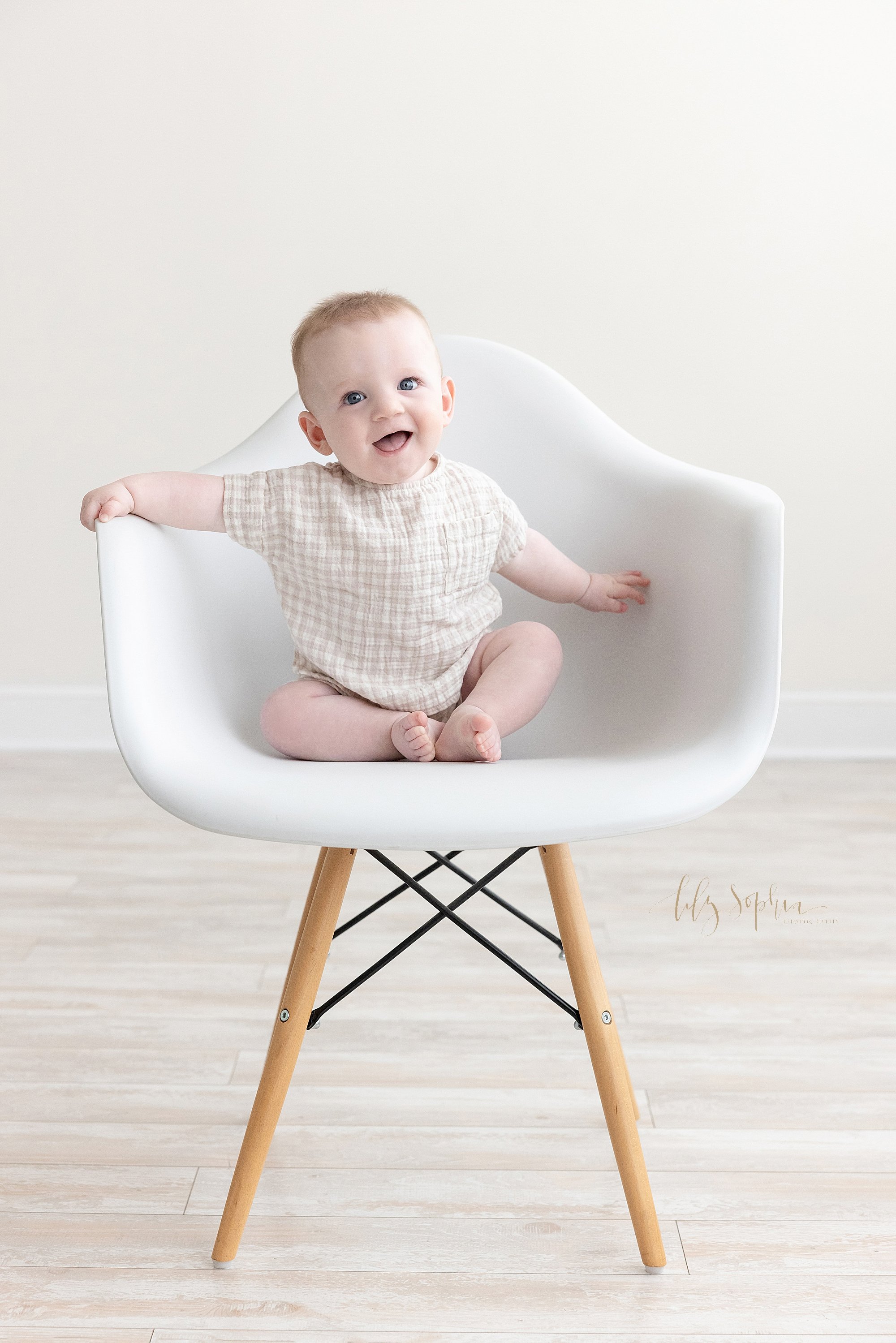 intown-atlanta-decatur-buckhead-studio-family-photoshoot-baby-boy-sitting-milestone_3466.jpg