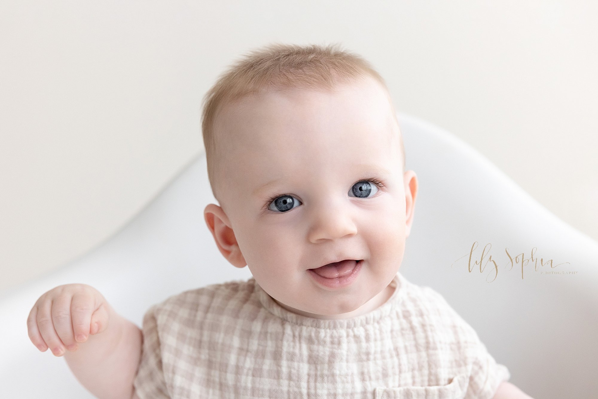 intown-atlanta-decatur-buckhead-studio-family-photoshoot-baby-boy-sitting-milestone_3467.jpg