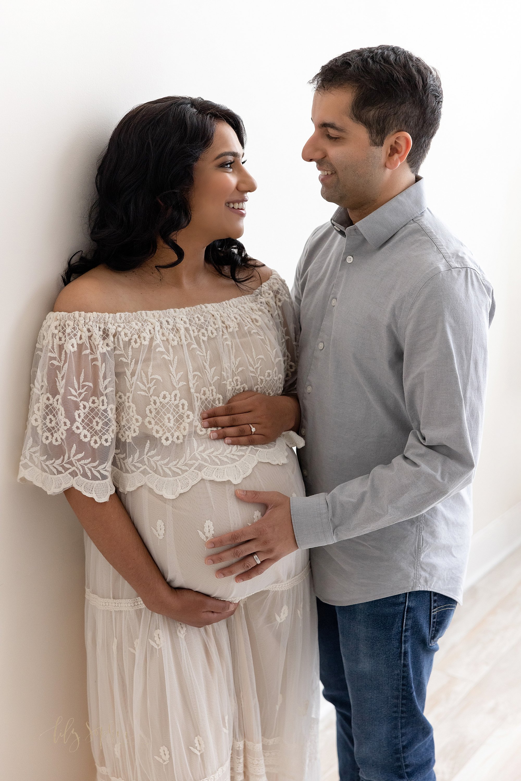 intown-atlanta-decatur-buckhead-maternity-indian-couple-studio-photoshoot-pregnancy-pictures_3543.jpg