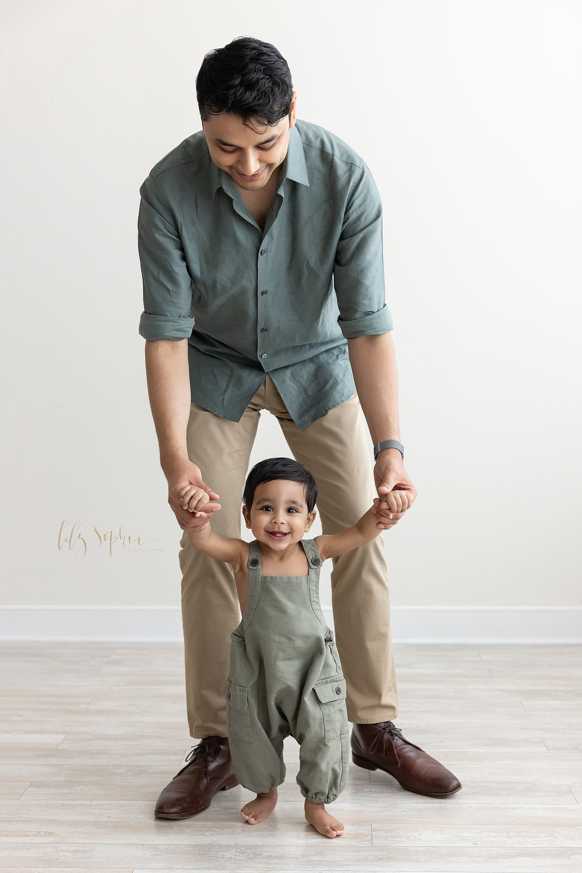 intown-atlanta-decatur-buckhead-grant-park-first-birthday-photos-baby-boy-family-studio-cake-smash-photoshoot_3580.jpg