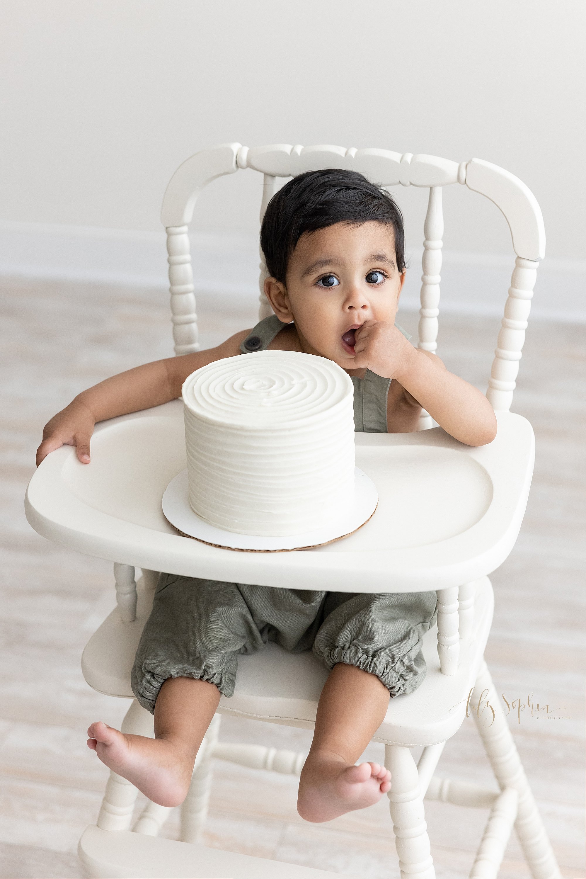 intown-atlanta-decatur-buckhead-grant-park-first-birthday-photos-baby-boy-family-studio-cake-smash-photoshoot_3586.jpg