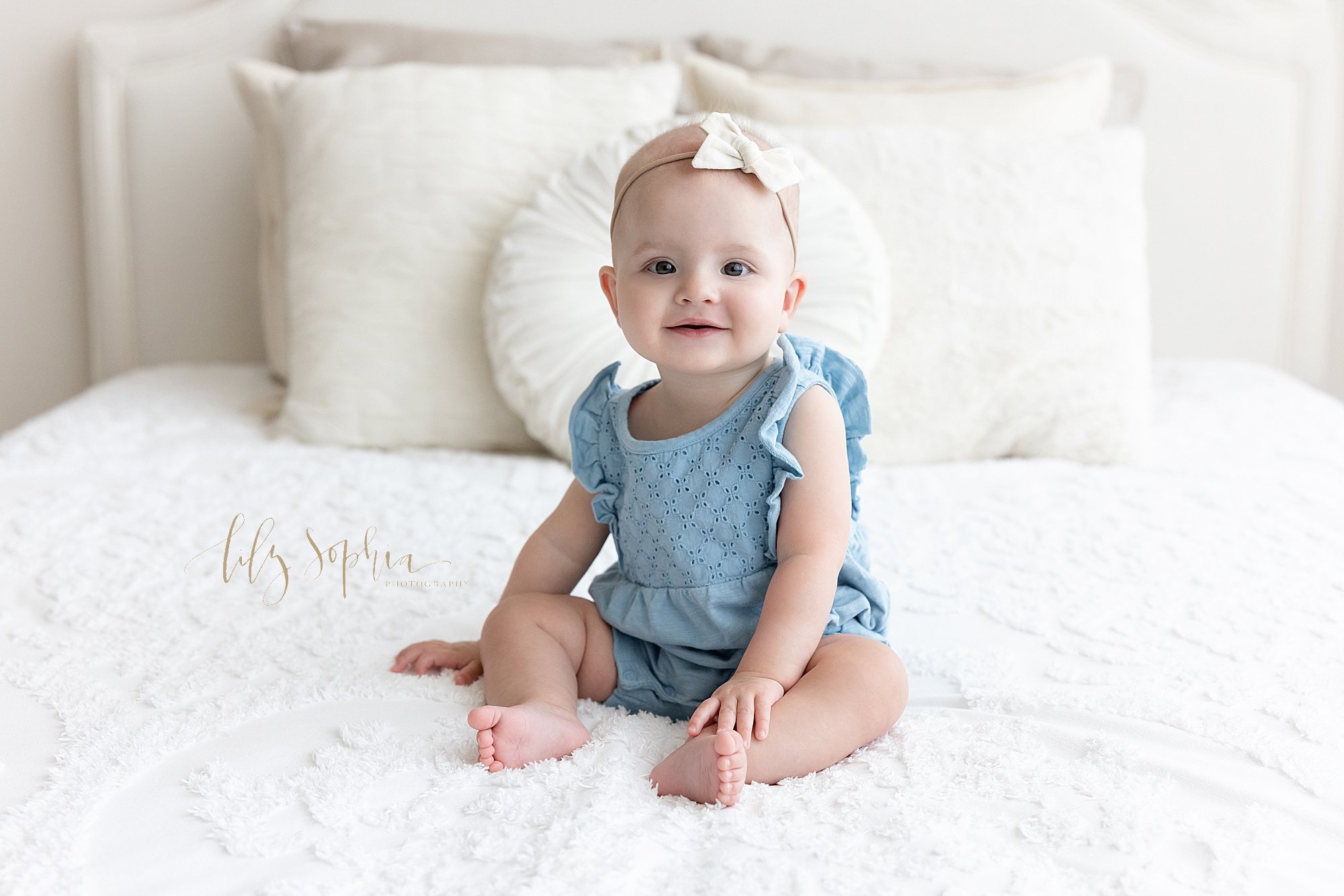 intown-atlanta-decatur-buckhead-brookhaven-studio-sitting-milestone-baby-girl-family-photos_3900.jpg