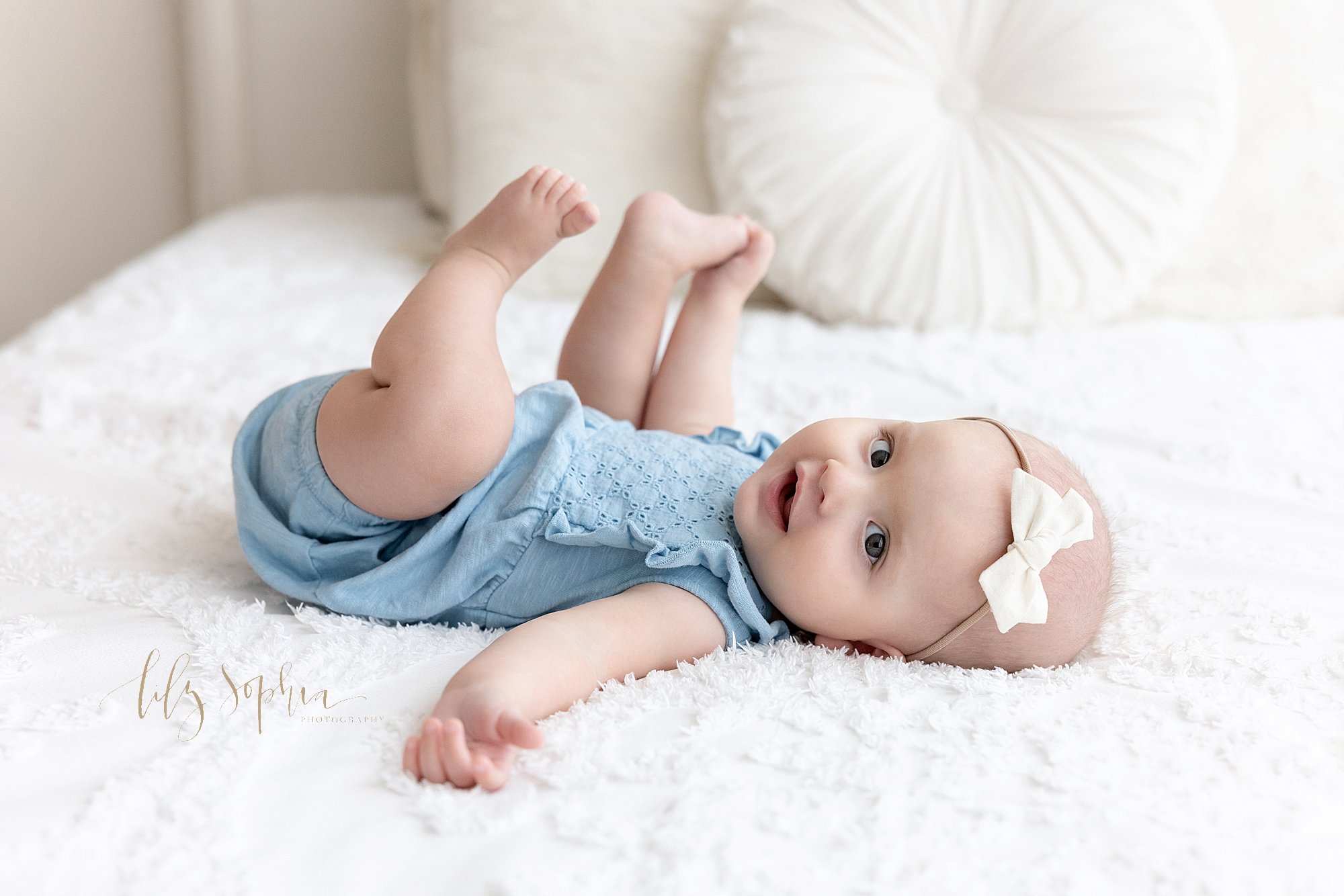 intown-atlanta-decatur-buckhead-brookhaven-studio-sitting-milestone-baby-girl-family-photos_3902.jpg